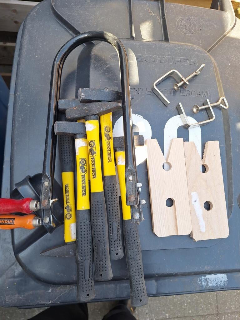 3 figuurzagen en 6 hamers, Ophalen, Hydraulisch, Garagekrik