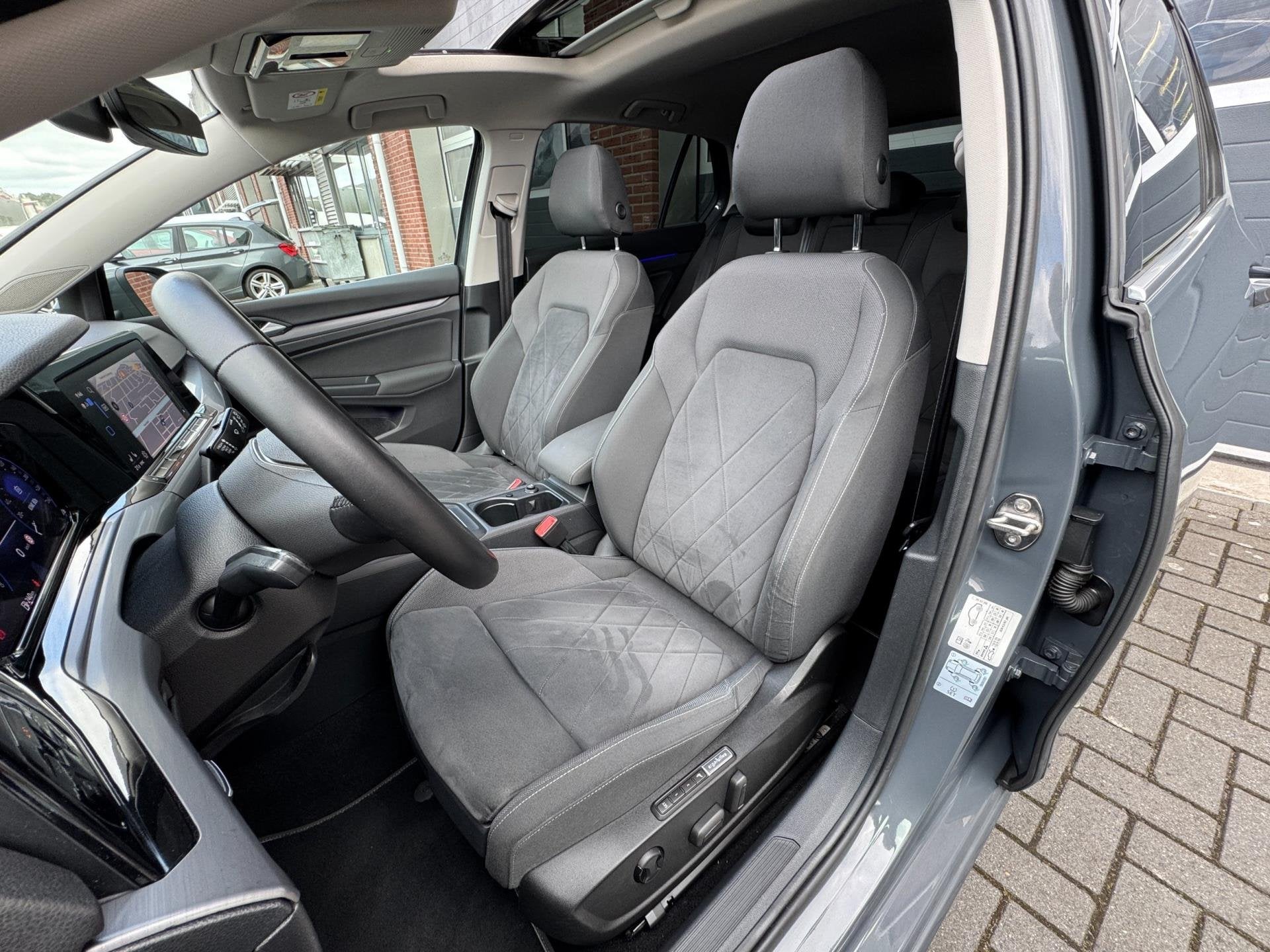 Volkswagen Golf 1.5 TSI 150PK Style IQ LED ACC Pano Carplay, Voorwielaandrijving, Zwart, 4 cilinders, 150 pk