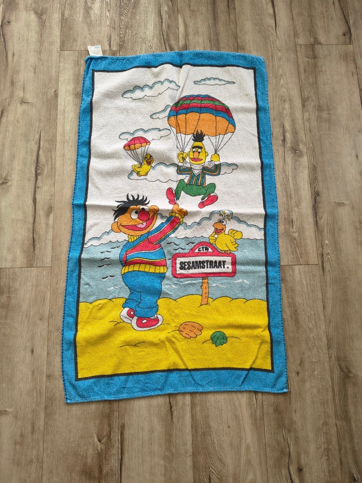 Unieke vintage Sesame Street handdoek uit 1990! Bert & Ernie, Verzamelen, Poppetjes en Figuurtjes, Onb, Ophalen of Verzenden, Onb