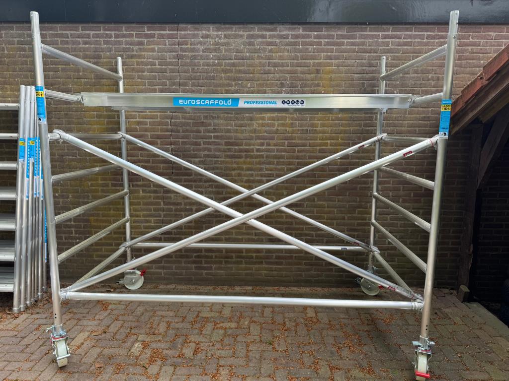 Kamersteiger te huur – afmeting 75 x 190 cm, Ophalen, Zo goed als nieuw, Rolsteiger of Kamersteiger, 2 tot 5 meter