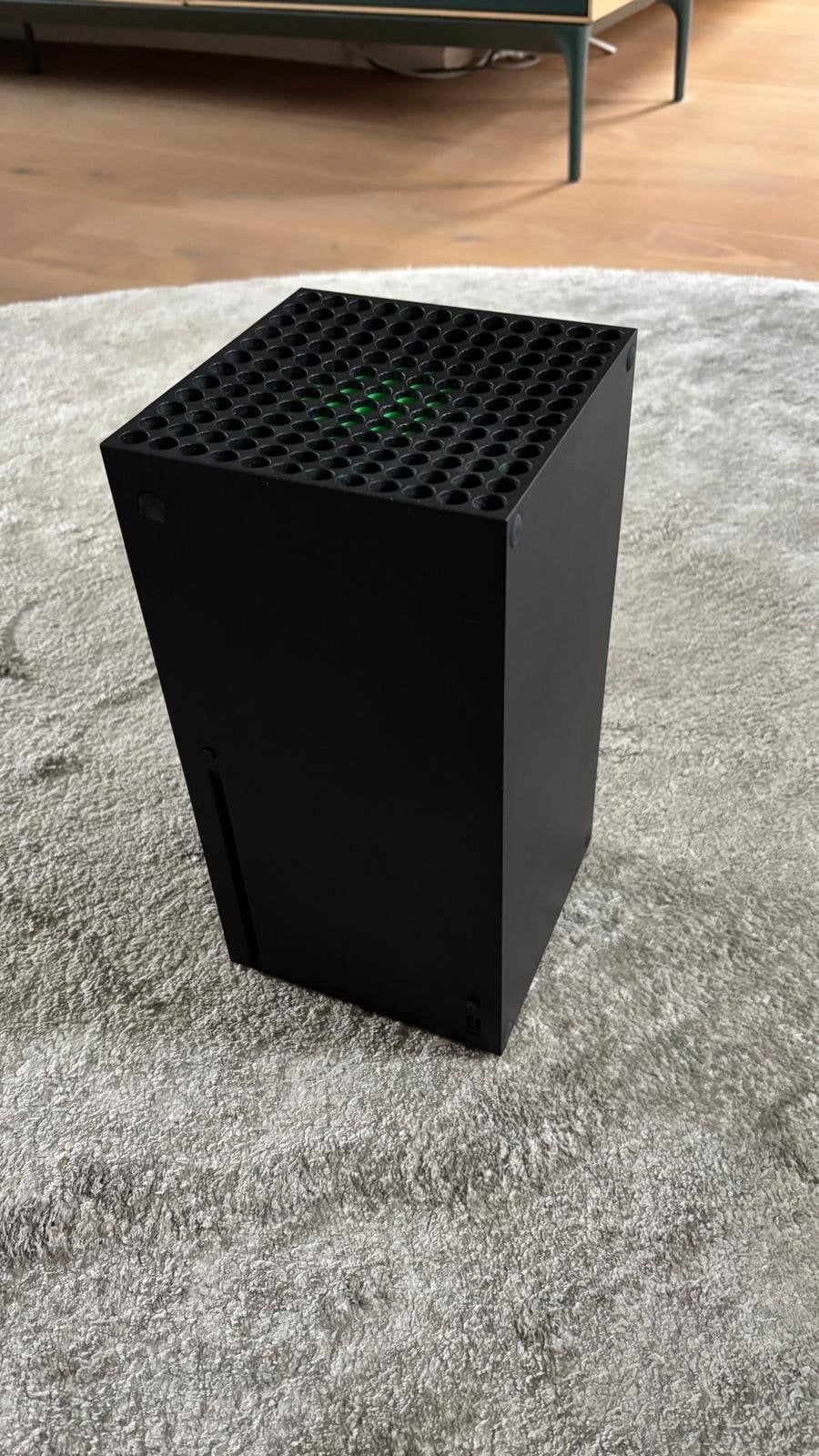 Foto 3 van Xbox Series X met controller en 4 topgames