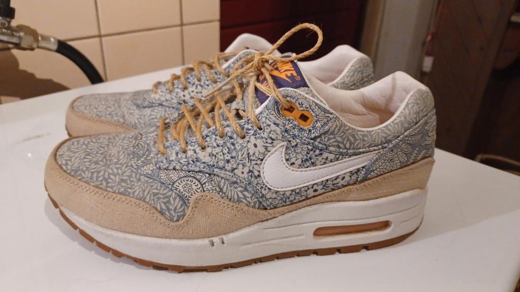 Nike Air Max 1 Liberty Londen Bleu maat:39, Ophalen of Verzenden, Zo goed als nieuw, Sneakers of Gympen