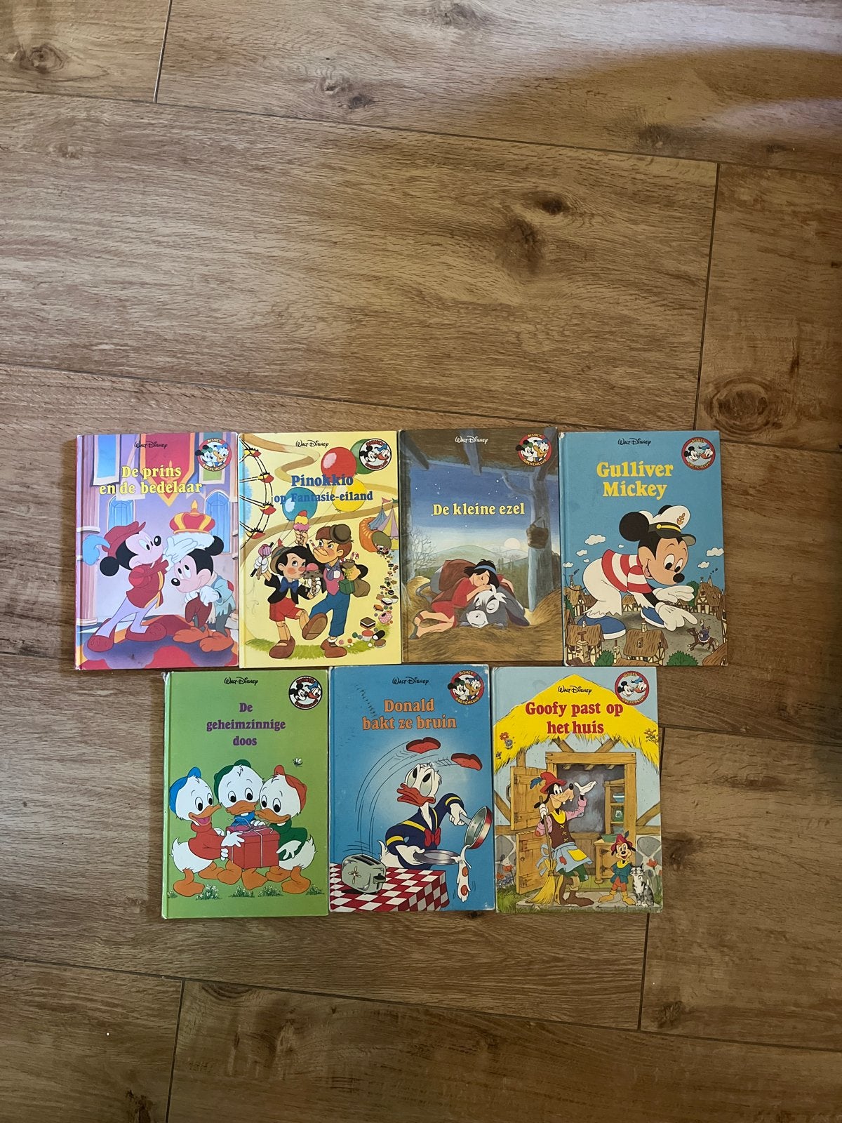 Disney Boekencollectie: 7 Klassieke Verhalen, Ophalen of Verzenden, Gelezen, Sprookjes