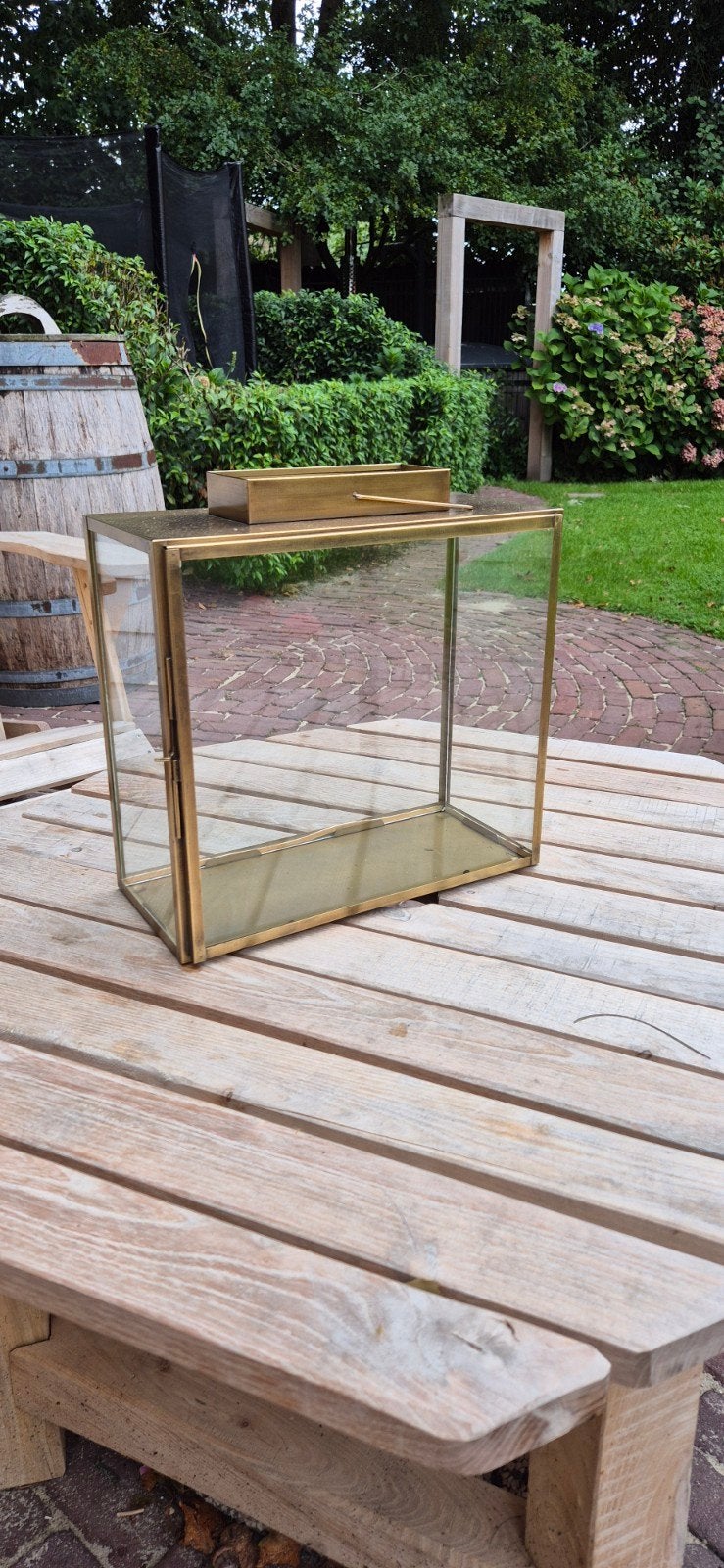 Glazen vitrinekastje met messing frame., Ophalen, Vintage, Gebruikt, Goud