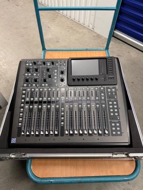 Behringer X32 Compact - nieuwstaat!, Muziek en Instrumenten, Ophalen, Zo goed als nieuw, 20 kanalen of meer