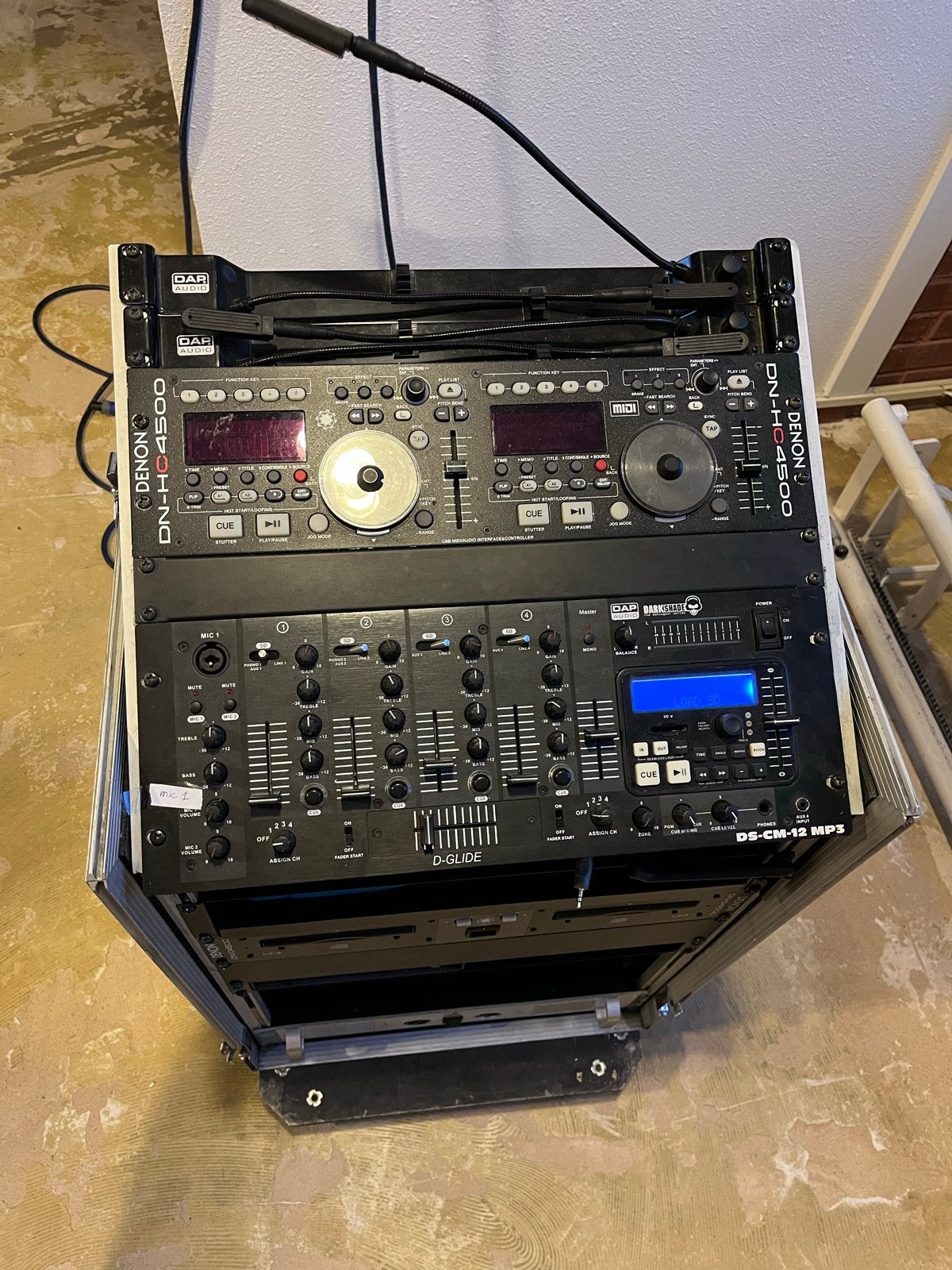 Complete DJ-set met meubel, versterker, mixer en microfoon, Ophalen, Gebruikt, Dj-set, Denon