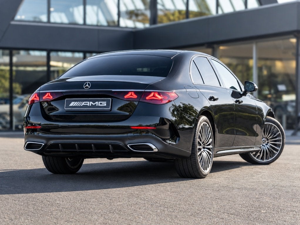 Mercedes-Benz E-Klasse Limousine E200 AMG Line | Night | Dis, Automaat, 4 cilinders, Zwart, Bedrijf