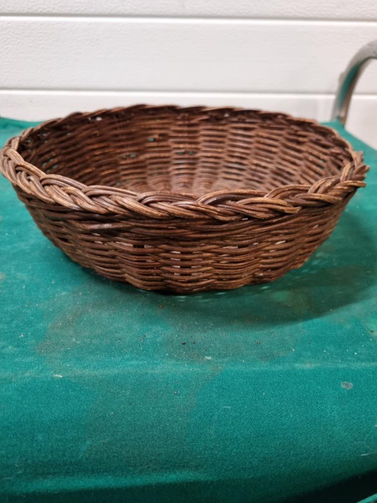mand donker riet rond, Huis en Inrichting, Woonaccessoires | Schalen en Manden, Ophalen of Verzenden, 'T Olde Gre-j, Info@toldegrej.nl