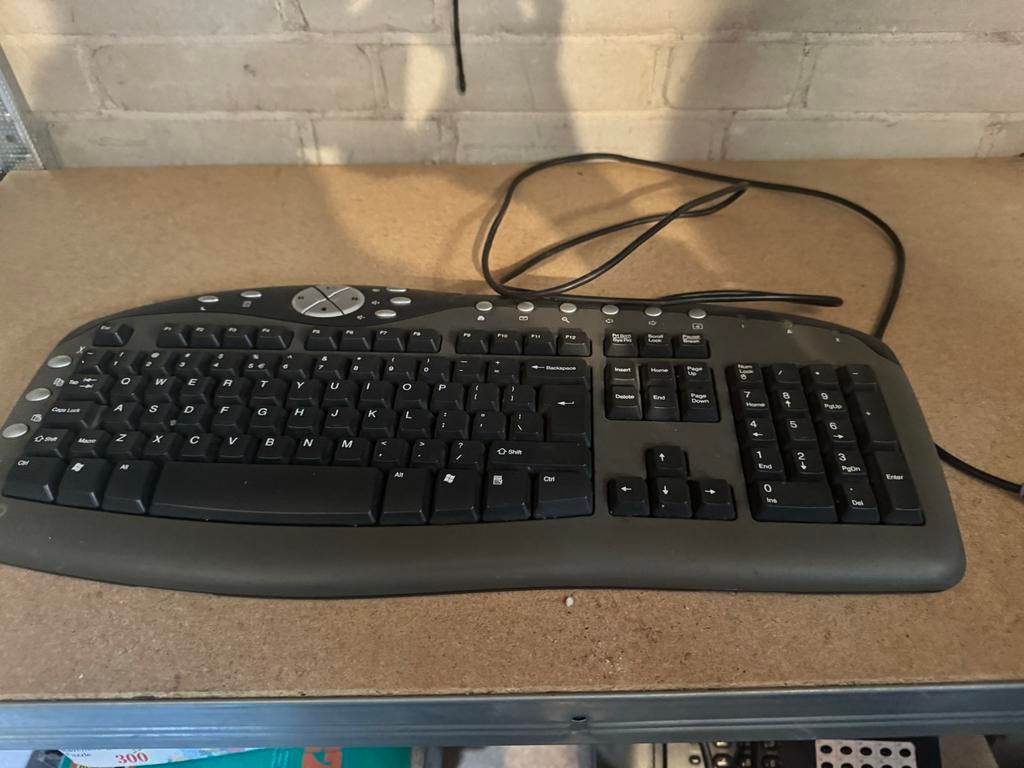 Chicony Ergonomisch Bedraad Toetsenbord - Qwerty, Computers en Software, Toetsenborden, Ergonomisch, Ophalen of Verzenden, Zo goed als nieuw