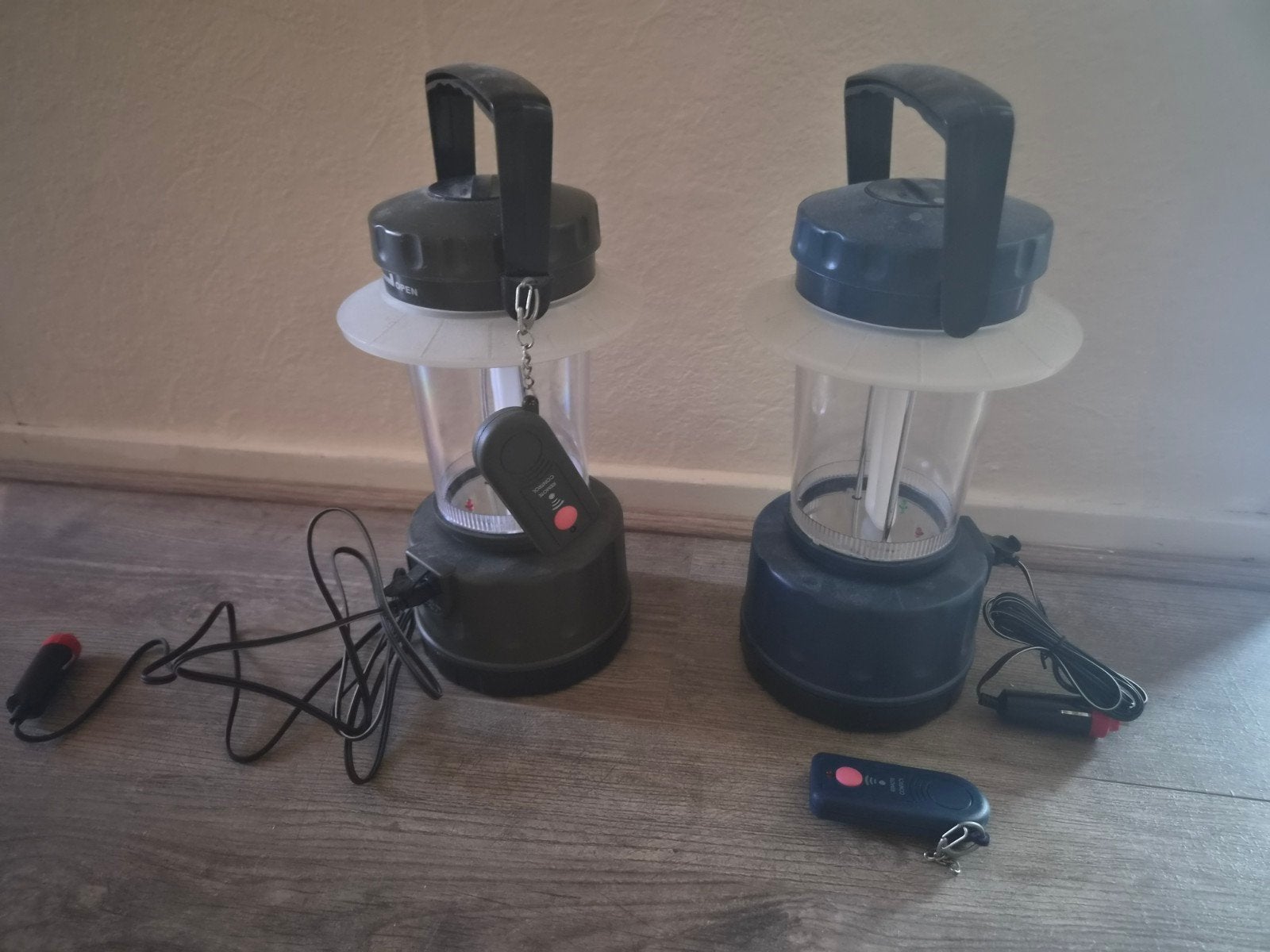 2x Campinglampen met afstandsbediening, Ophalen