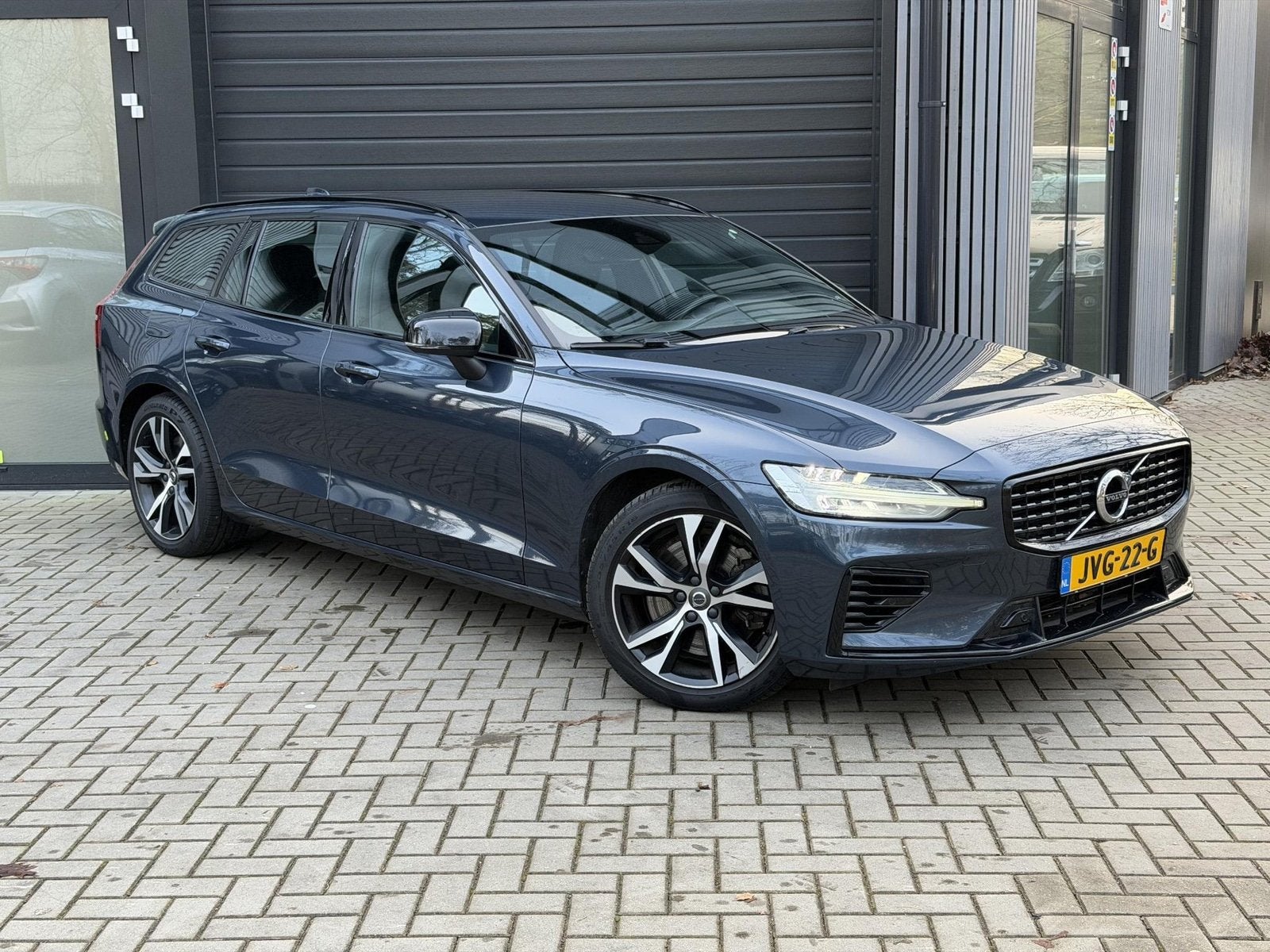 Volvo V60 2.0 T6 Recharge AWD R-Design (bj 2021, automaat), Gebruikt, Euro 6, 4 cilinders, Blauw