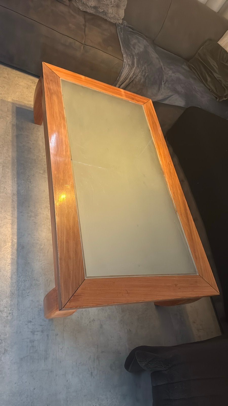 Salontafel met houten frame en glazen blad, Gebruikt, Overige houtsoorten, 50 tot 100 cm, Ophalen of Verzenden