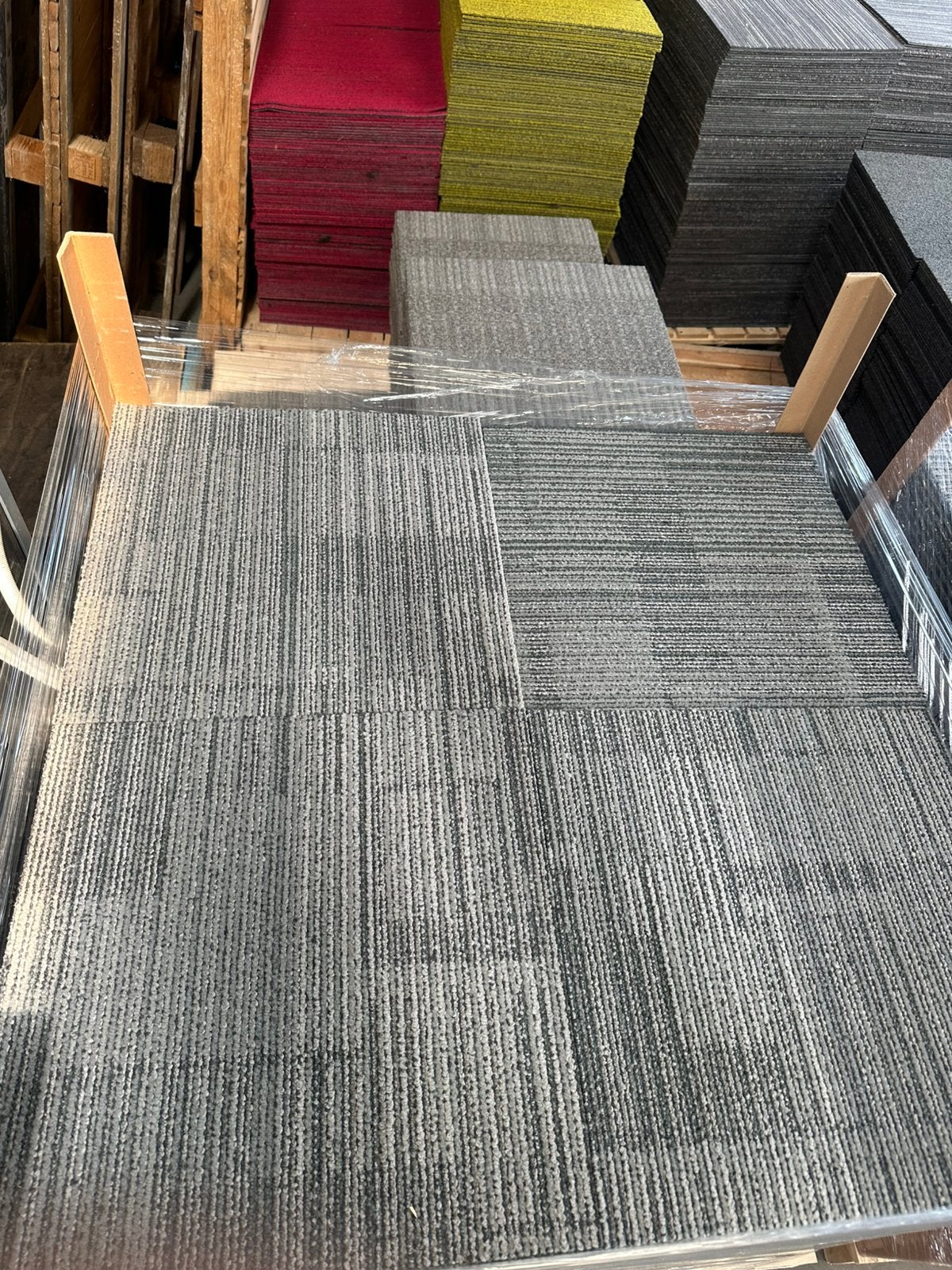 Tapijttegels 50x50 cm grijs (ca 1400 stuks), Huis en Inrichting, Stoffering | Vloerbedekking, Ophalen, Gebruikt, Q, 75 m² of meer