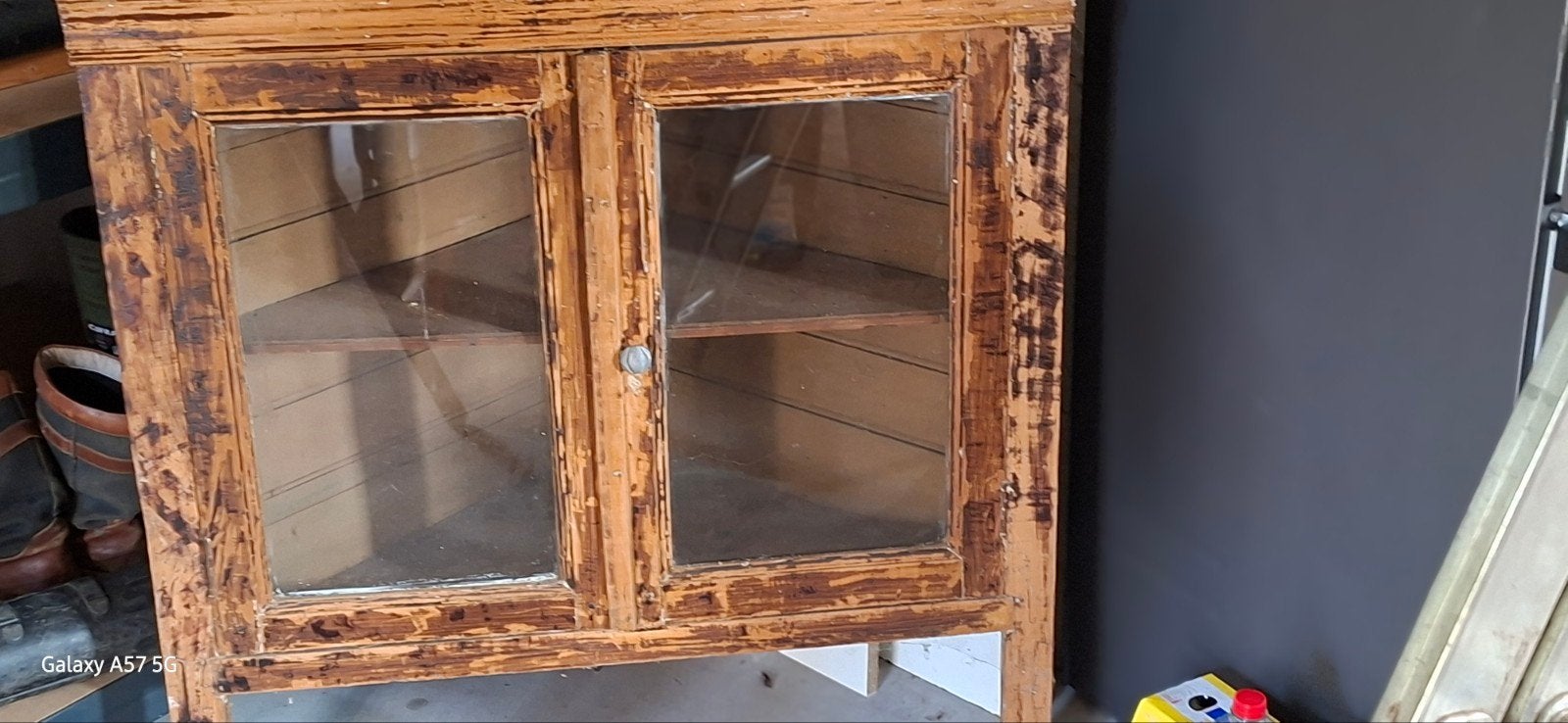 Antieke houten hoekkast met glazen deuren, Ophalen