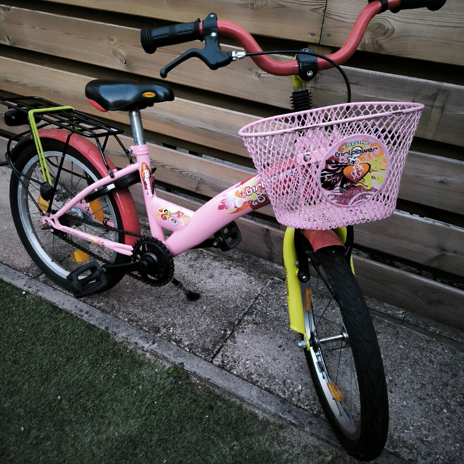 alpina girlpower 18inch leuke vrolijke meisjes fiets 18 inch, Fietsen en Brommers, Fietsen | Meisjes, Ophalen, 18 inch