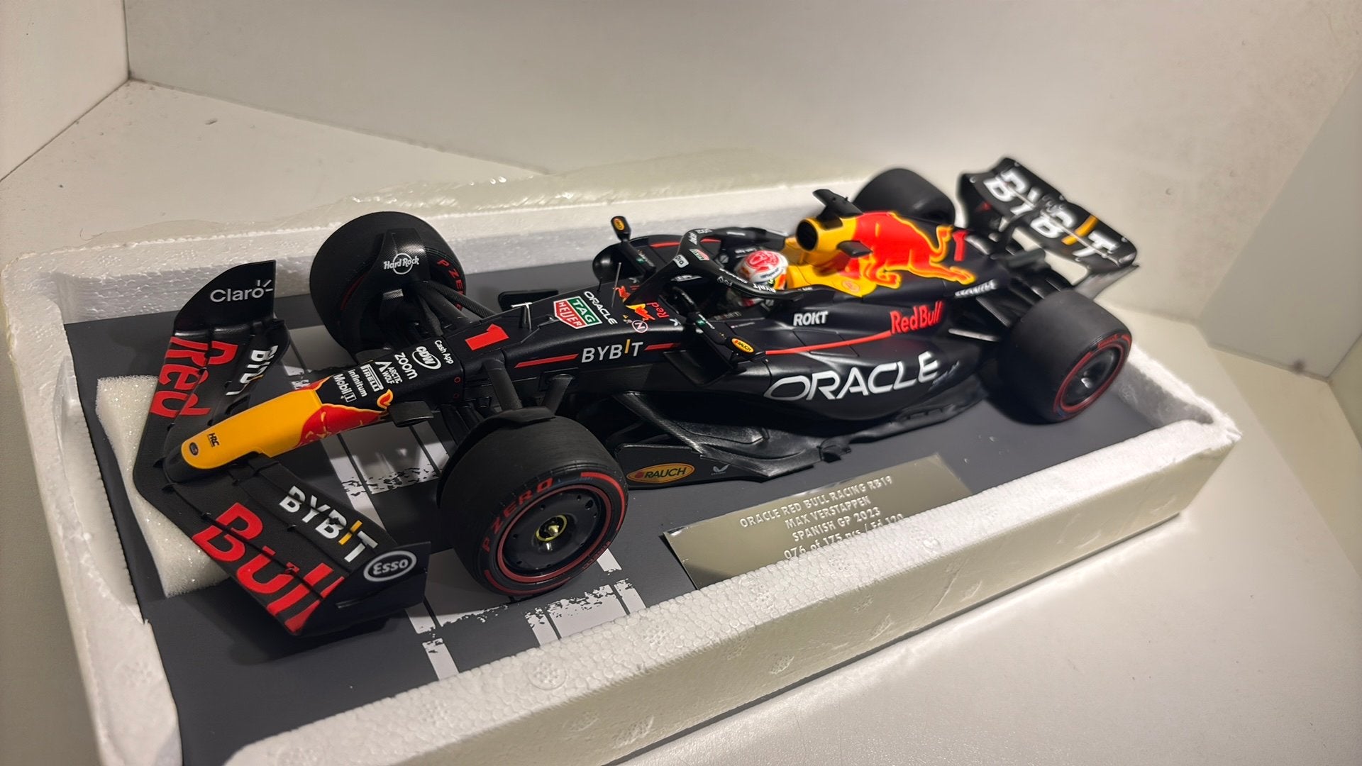 F1 red bull rb19 Spanish win m.verstappen minichamps 1.18