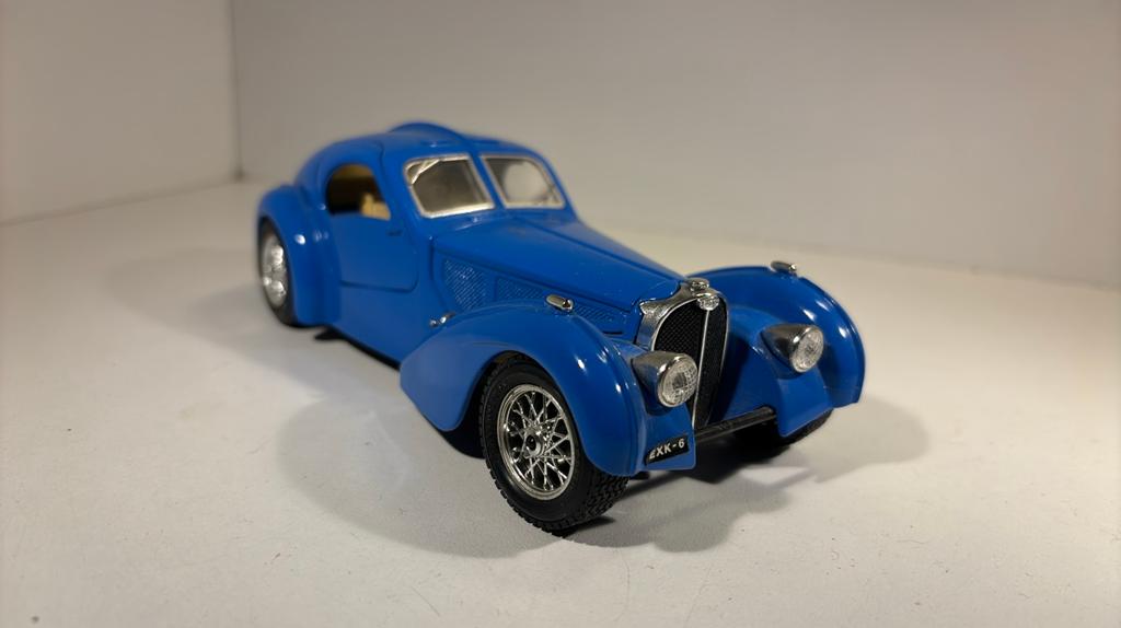 Bugatti atlantic 1936 Bburago 1.24, Ophalen of Verzenden, Bburago, A, A