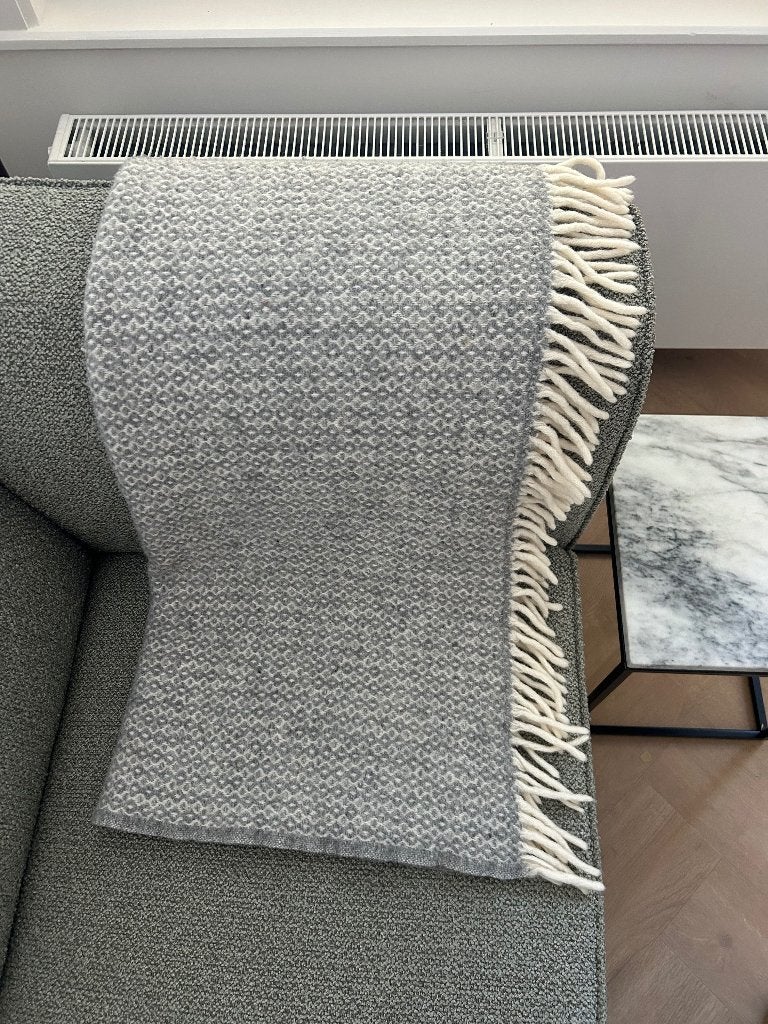 Klippan plaid, Huis en Inrichting, Woonaccessoires | Plaids en Woondekens, Ophalen, Zo goed als nieuw