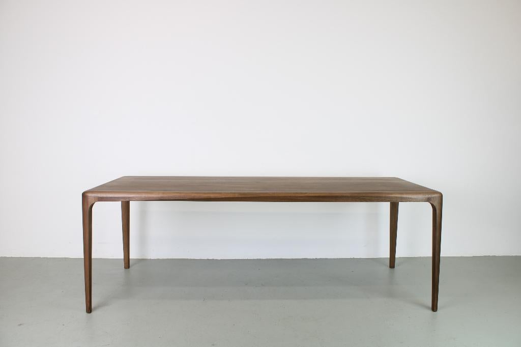 Artisan Craft eettafel, Europees walnoot, 220/90/76 cm, Ophalen, 50 tot 100 cm, Vijf personen of meer, Rechthoekig