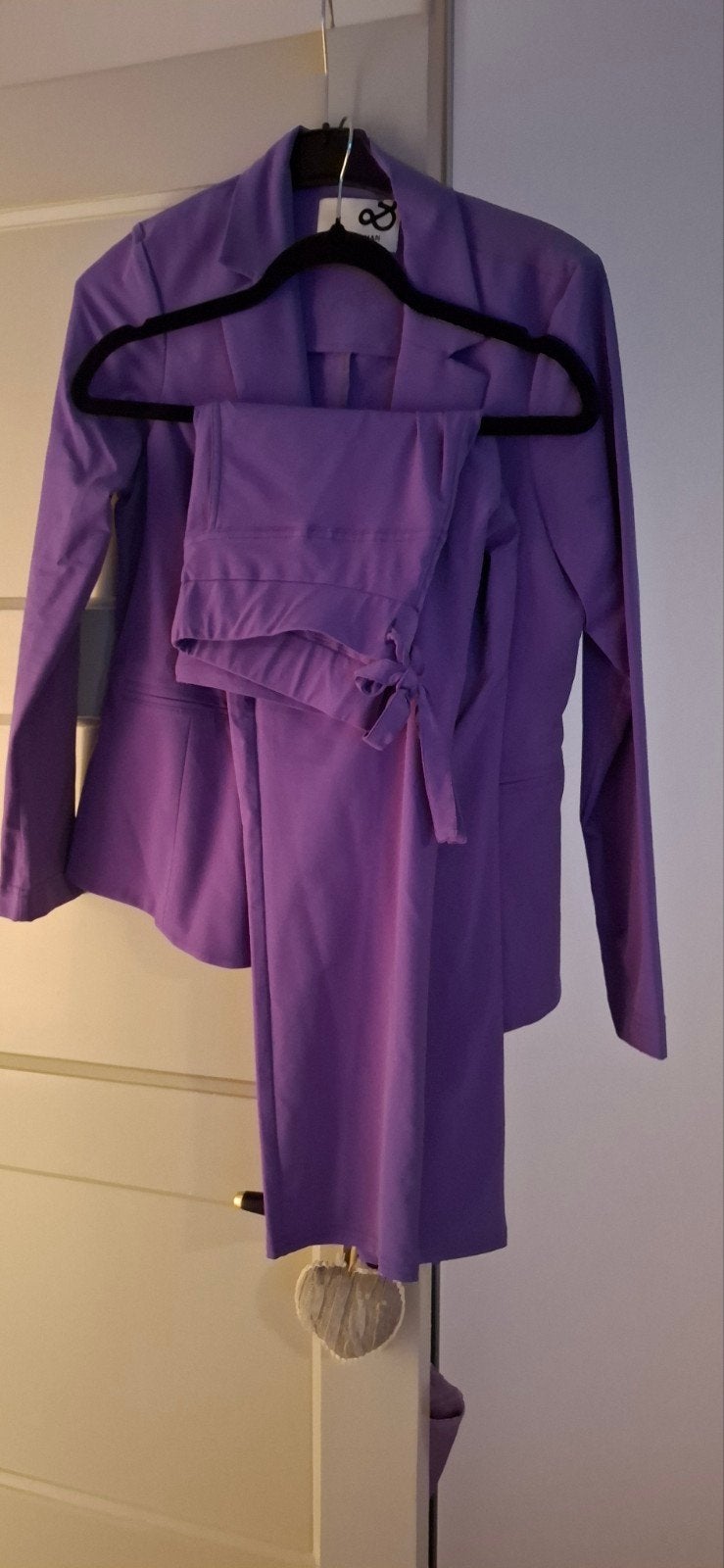 blazer met broek, Ophalen of Verzenden, Zo goed als nieuw, Maat 38/40 (M), Paars