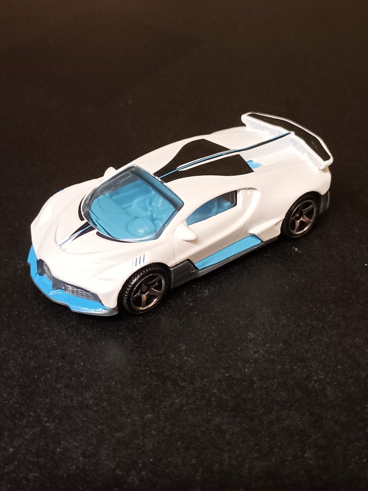matchbox Bugatti Chiron Pur Sport - Wit/Blauw, Ophalen of Verzenden, Zo goed als nieuw