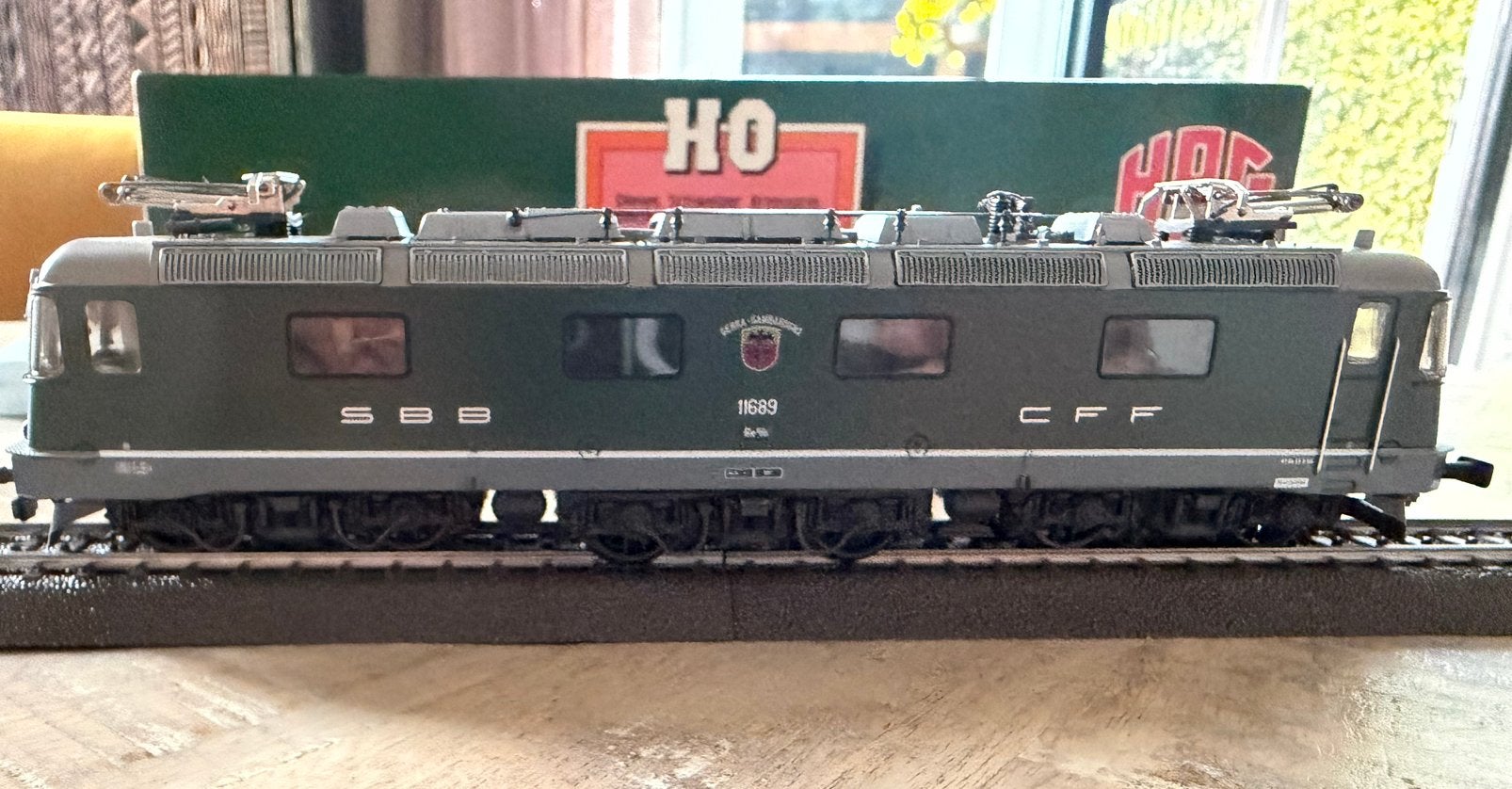 HAG HO Re 6/6 Electrische locomotief SBB digitaal, Ophalen of Verzenden, Zo goed als nieuw, Wisselstroom, Locomotief