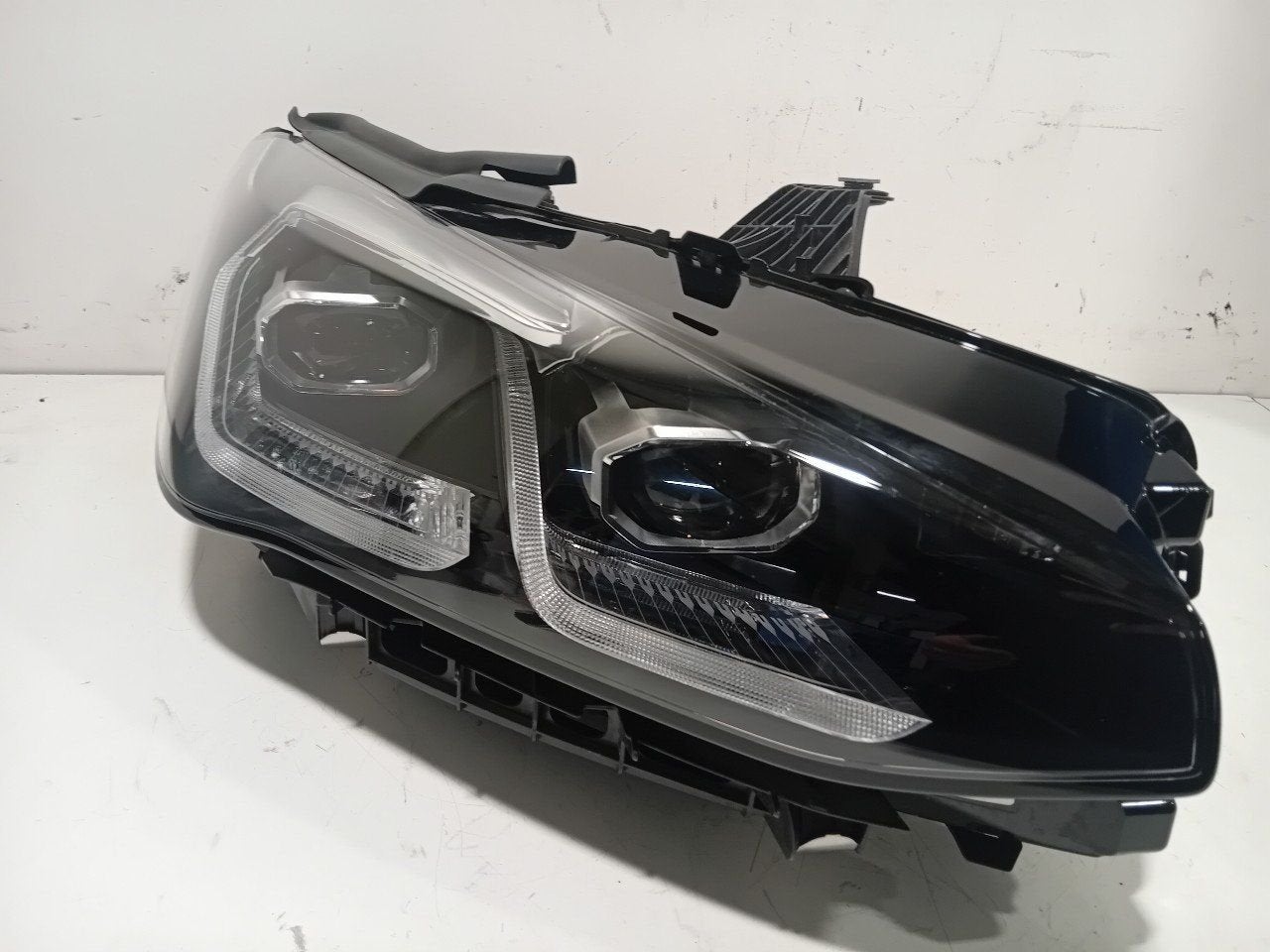 Koplamp rechts BMW 2 serie, Onderdelen@venauto.nl, Van der Ven Autorecycling B.V., Gebruikt, Ettenseweg 76, 4706 PB Roosendaal, The Netherlands