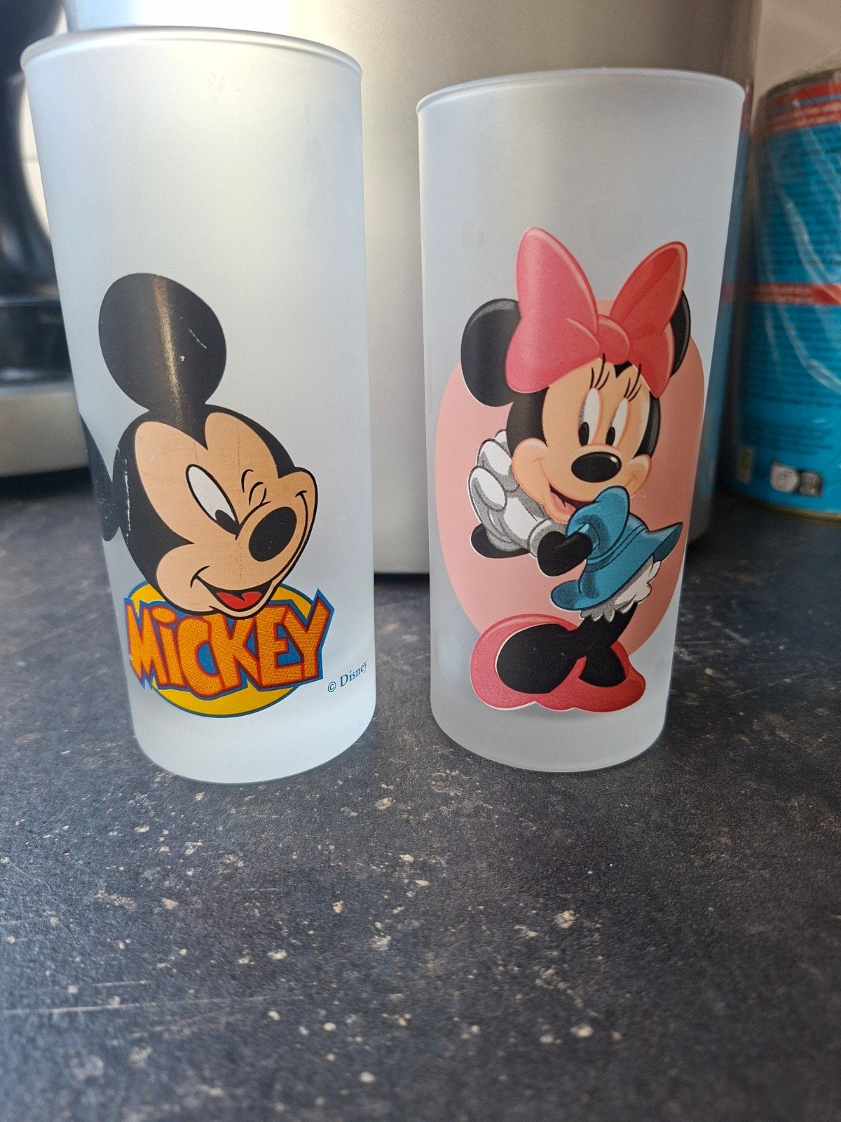 2 Disney glazen: Mickey en Minnie Mouse, Verzamelen, Disney, Ophalen of Verzenden, Mickey Mouse, Gebruikt, Servies