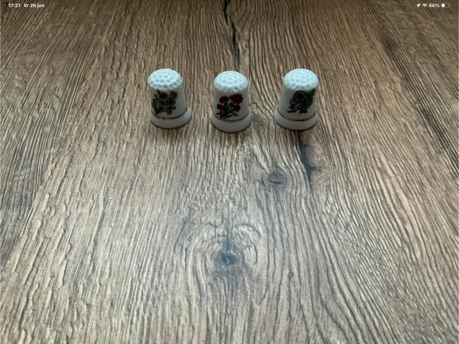 Set van 3 porseleinen vingerhoedjes., Huis en Inrichting, Woonaccessoires | Overige, Ophalen of Verzenden, Zo goed als nieuw