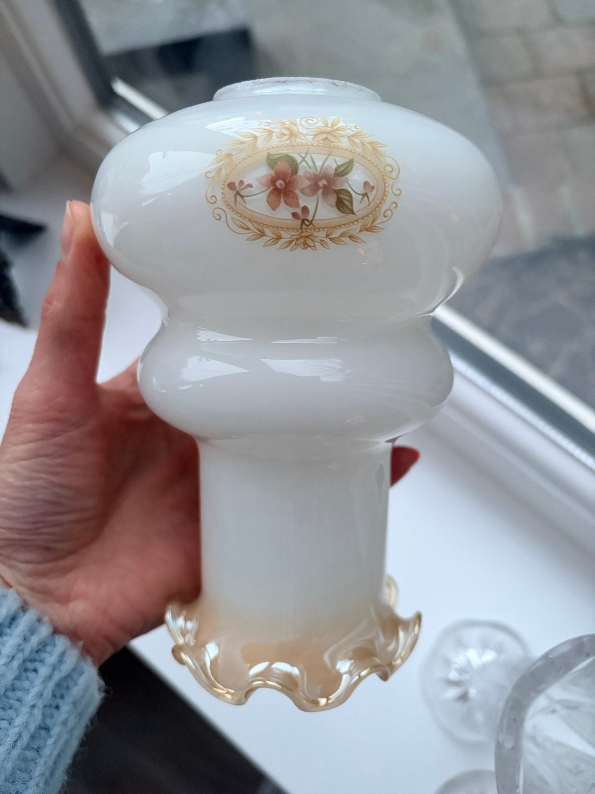 Melkglas Lampenkapje met Parelmoer Rand en Bloemetje, Ophalen of Verzenden
