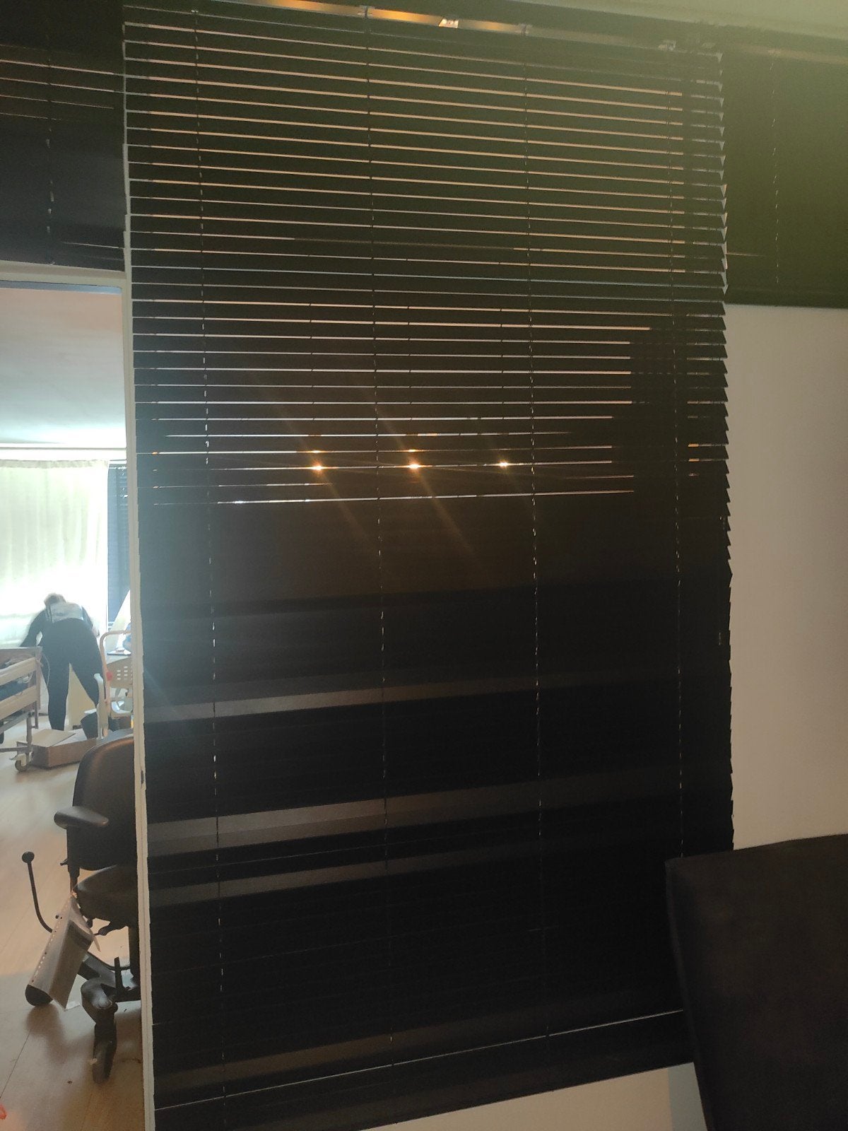 Veneta jaloezieën zwart hout 122x220 cm, Huis en Inrichting, Stoffering | Gordijnen en Lamellen, Jaloezie, Gebruikt, Overige merken