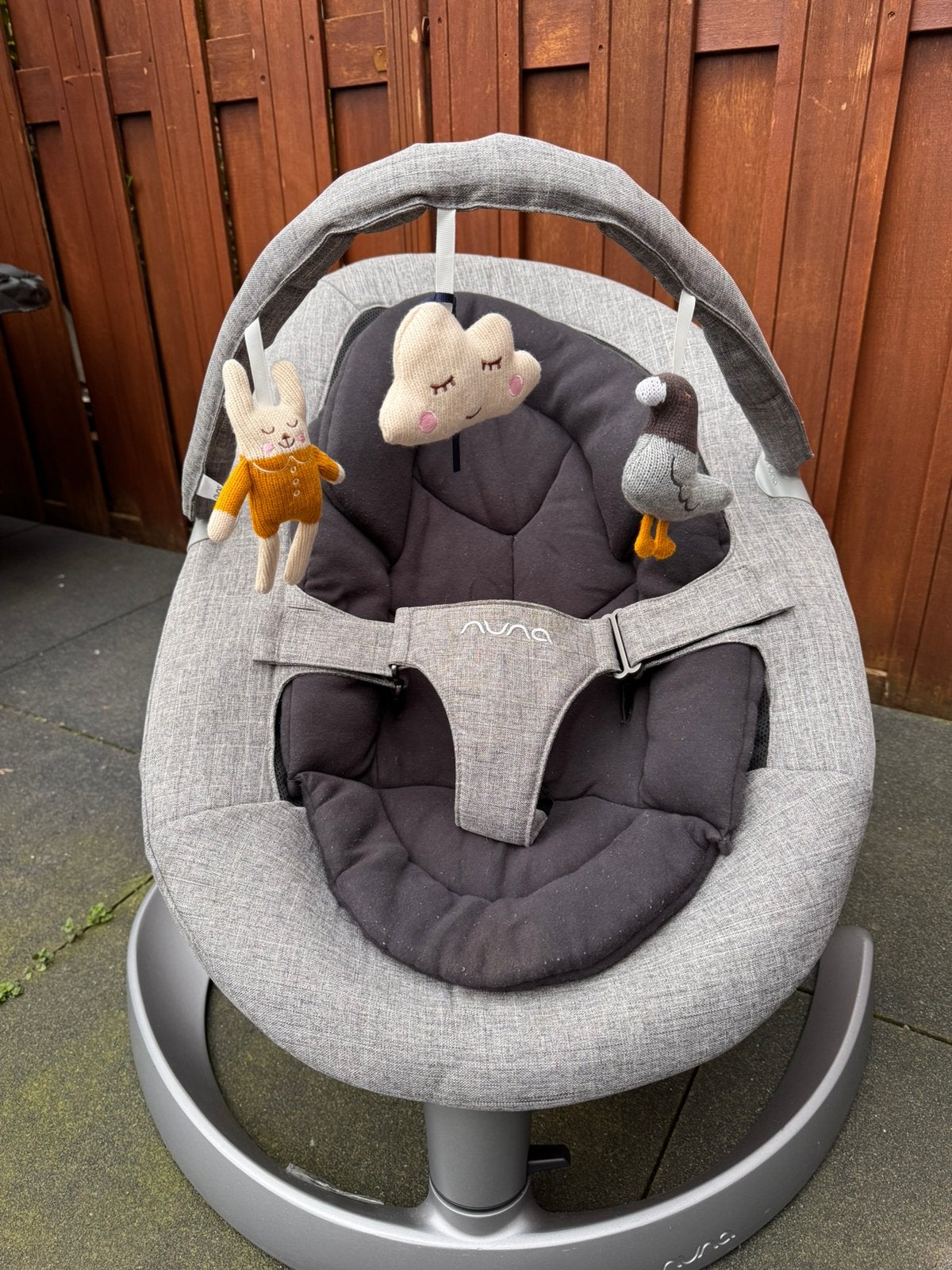 Nuna leaf grow met speelboog charcoal, Kinderen en Baby's, Wipstoeltjes, Ophalen, Zo goed als nieuw