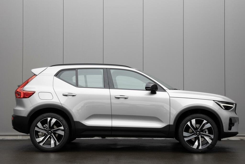 Volvo XC40 B4 MY2027 SAMENSTELLEN EXTRA VOORDEEL, 15 km/l, Gebruikt, 4 cilinders, 1969 cc