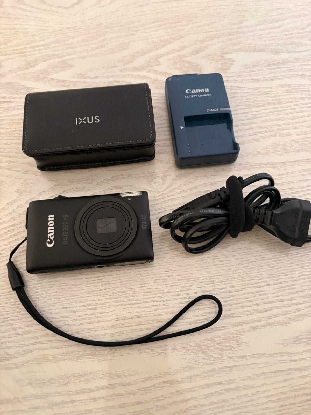 Canon IXUS 220 HS, Ophalen, Zo goed als nieuw, Canon, 8 keer of meer