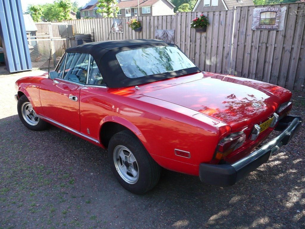 Fiat spider 1981 Rood, Achterwielaandrijving, Zwart, 4 cilinders, Cabriolet