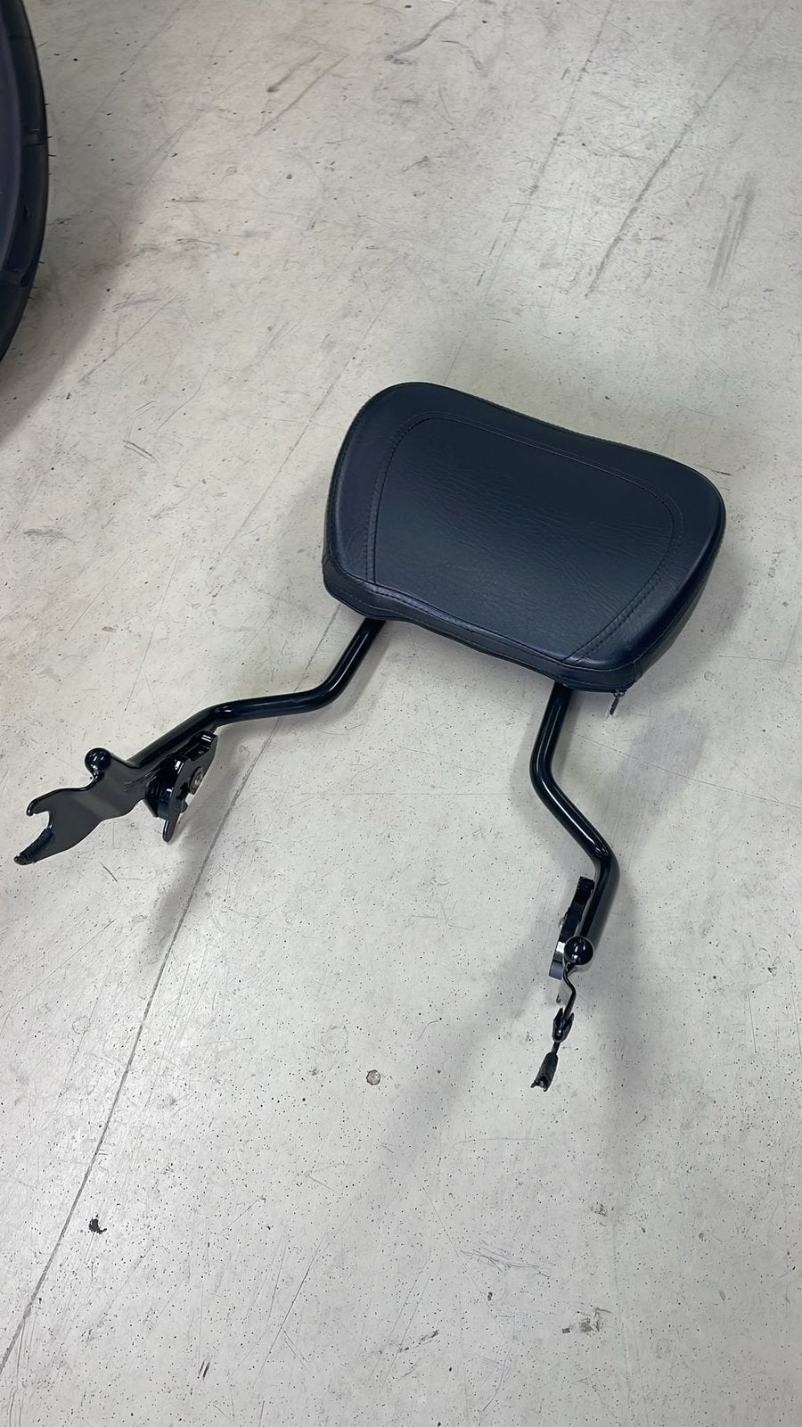 Originele Harley detachable sissybar voor electra modellen, Ophalen, Gebruikt