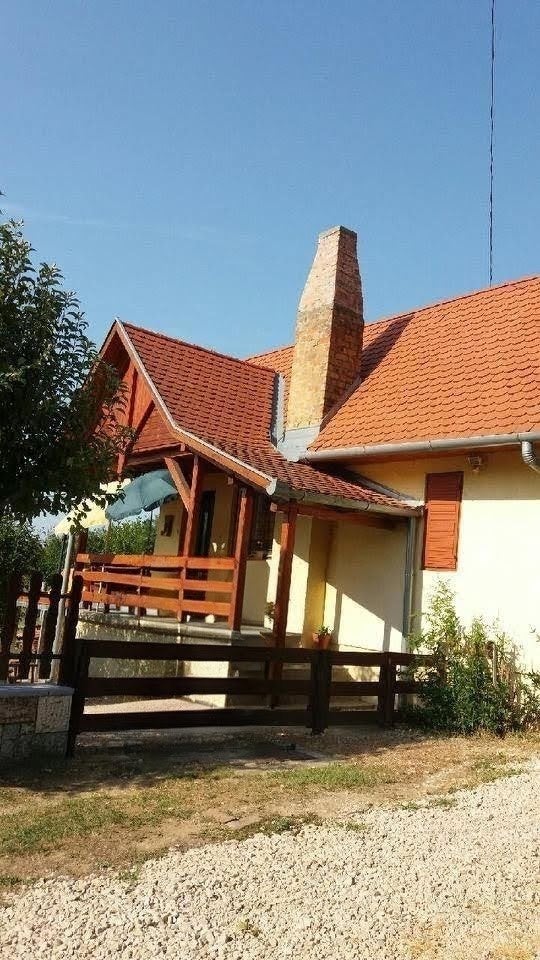 Wijnhuis in het kuuroord Harkány /Tenkesberg/Hongarije, Huizen en Kamers, Buitenland, 40 m², 2 kamers, Verkoop zonder makelaar