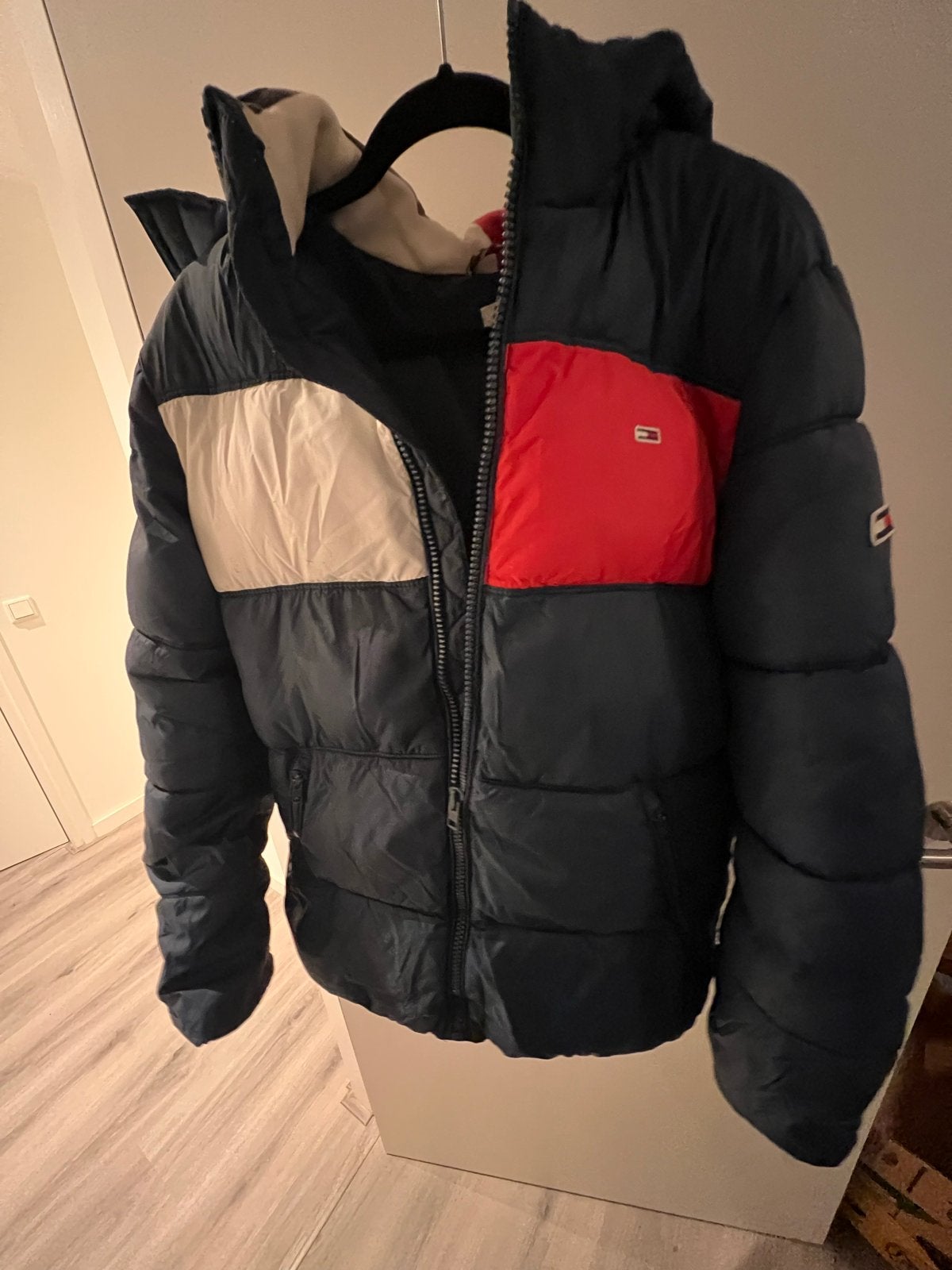 Tommy Jeans Pufferjack L, Kleding | Heren, Jassen | Winter, Zo goed als nieuw, Maat 52/54 (L), Blauw, Ophalen of Verzenden
