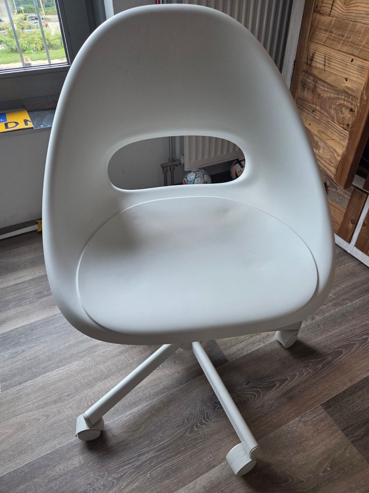 Witte bureaustoel met wieltjes Ikea, Ophalen of Verzenden, Zo goed als nieuw, Wit, Bureaustoel