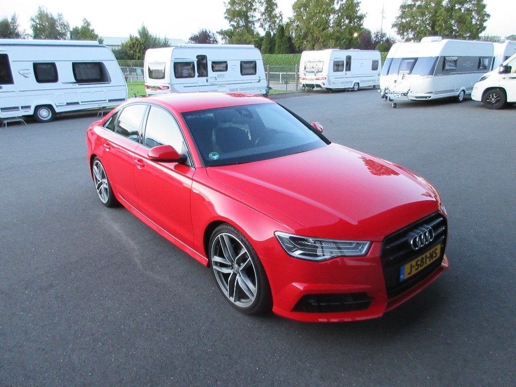 Audi A6 1.8 Tfsi Ultra 240 pk S-line Tronic 2016 Rood, Auto's, Zwart, Leder en Stof, Navigatiesysteem, 1545 kg