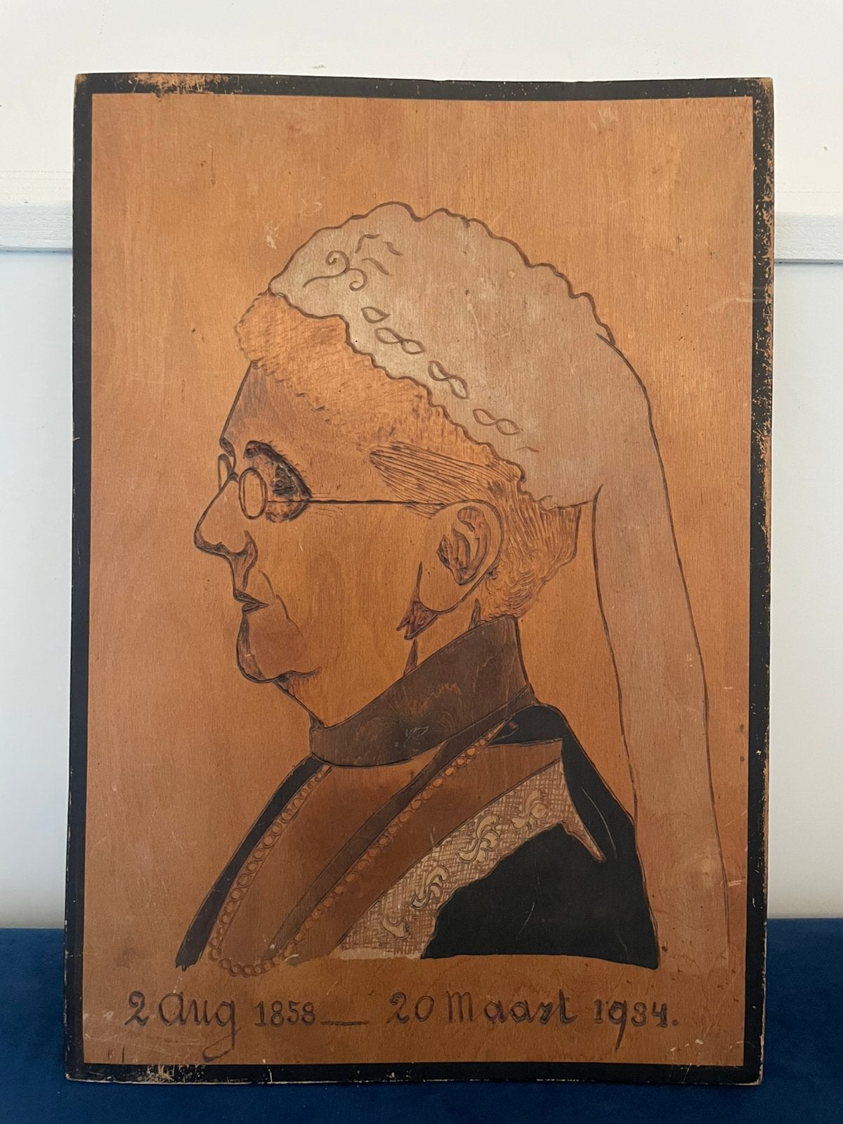 Pyrografisch portret van Emma van Waldeck-Pyrmont uit 1934, Antiek en Kunst, Ophalen of Verzenden