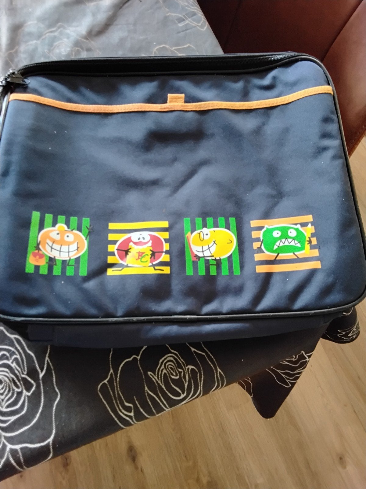 Leuke donkerblauwe tas met vrolijke figuurtjes, Ophalen of Verzenden, Nieuw, Blauw, Overige merken