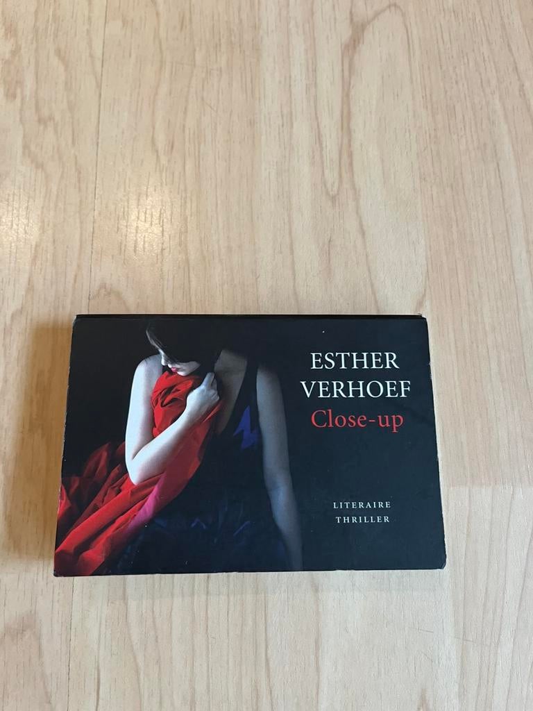 Esther Verhoef - Close-up Dwarsligger-uitvoering, Ophalen of Verzenden, Zo goed als nieuw, Esther Verhoef