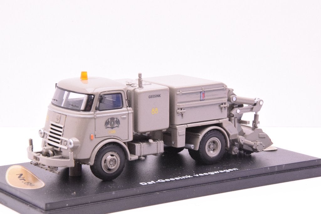 DAF - Geesink veegwagen  '' Golden Oldies '', Hobby en Vrije tijd, Ophalen of Verzenden, Zo goed als nieuw, Bus of Vrachtwagen