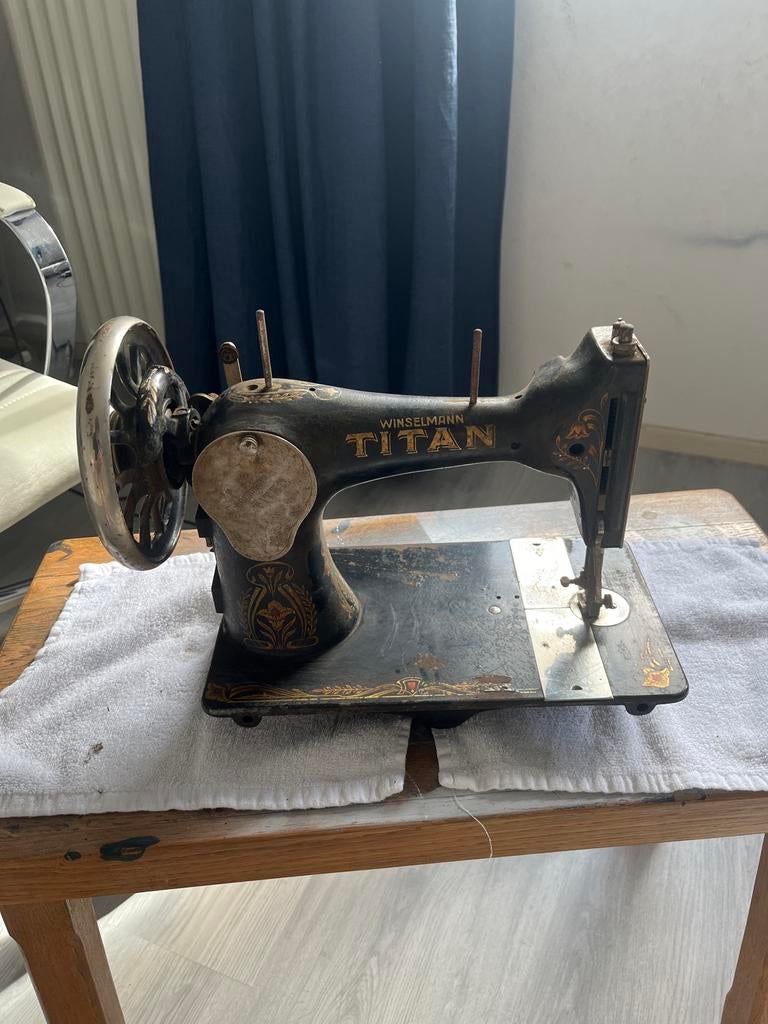 Winselmann Titan naaimachine, Ophalen