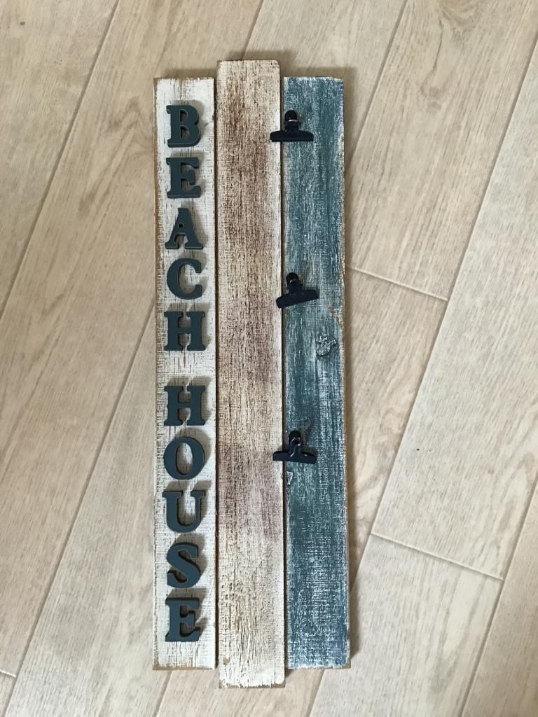 Houten bord met tekst beach house en 3 klipjes, Ophalen, Zo goed als nieuw