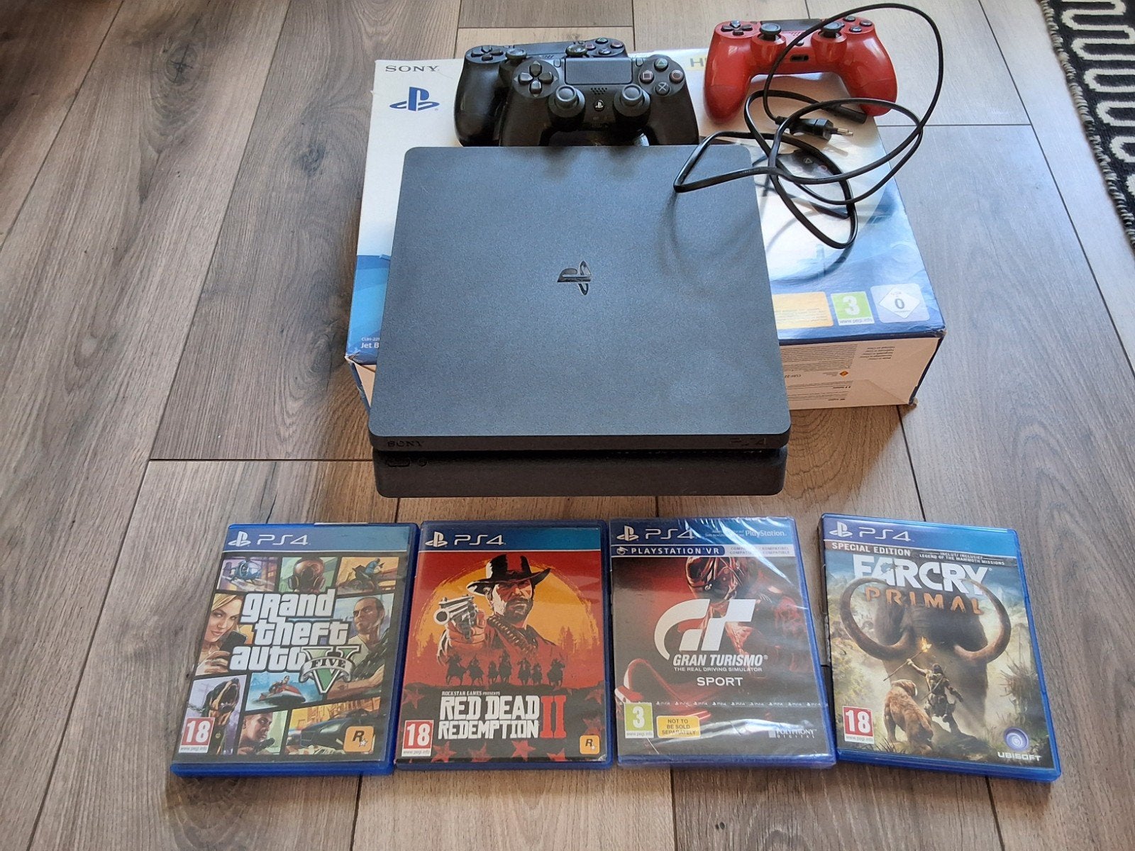 PlayStation 4 Slim met 3 controllers en 4 games RDR 2 GTA, Ophalen of Verzenden, Gebruikt