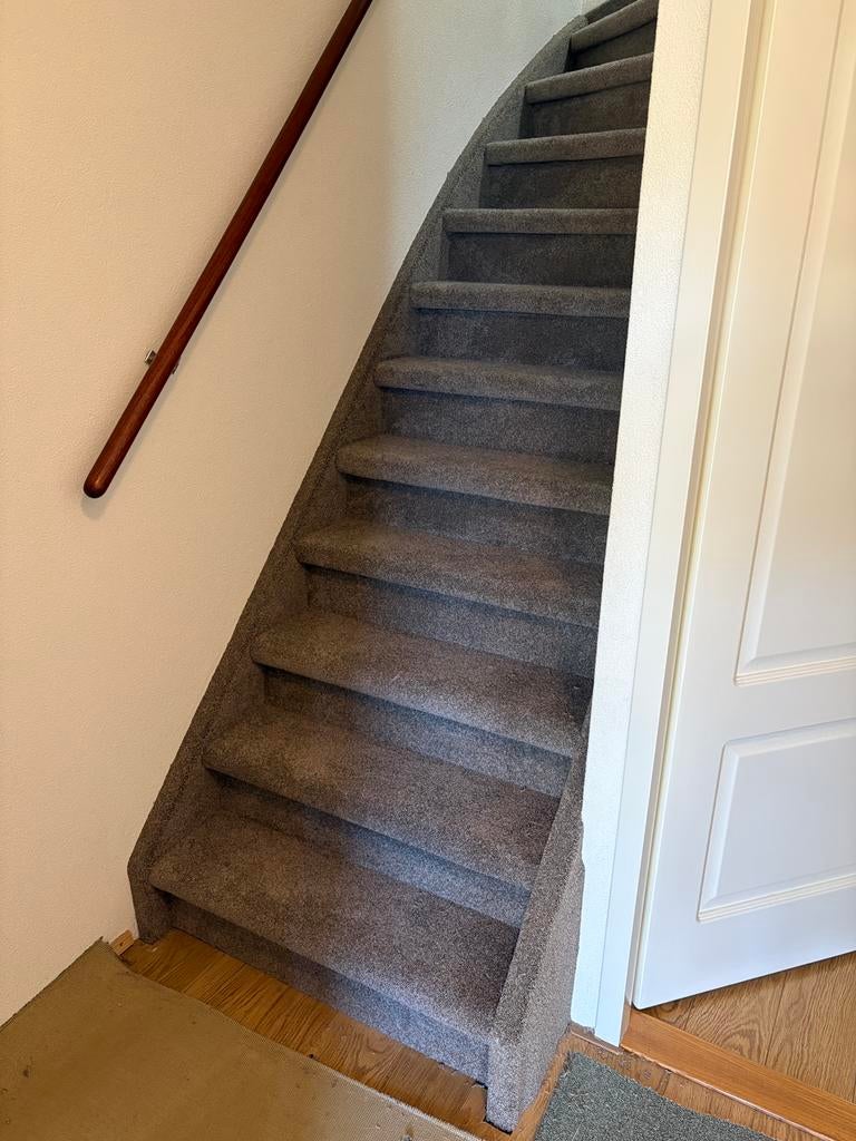 Woning stoffeerder, gespecialiseerd in trappen, Diensten en Vakmensen, Vloerleggers en Parketteurs, Tapijt of Kunststof