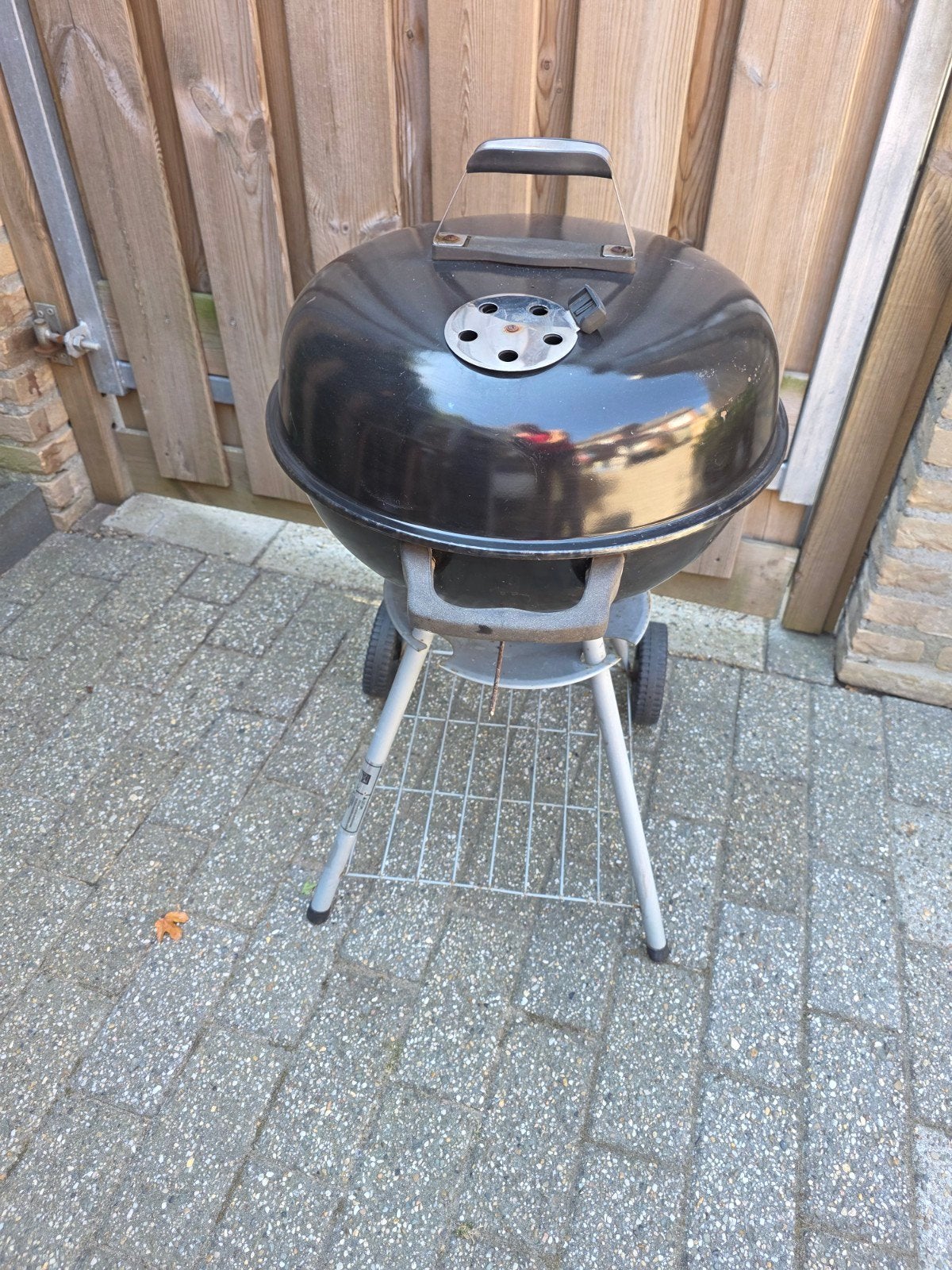 BBQ, barbecue, barbeque, zwarte ronde houtskool barbecue, Tuin en Terras, Ophalen, Gebruikt