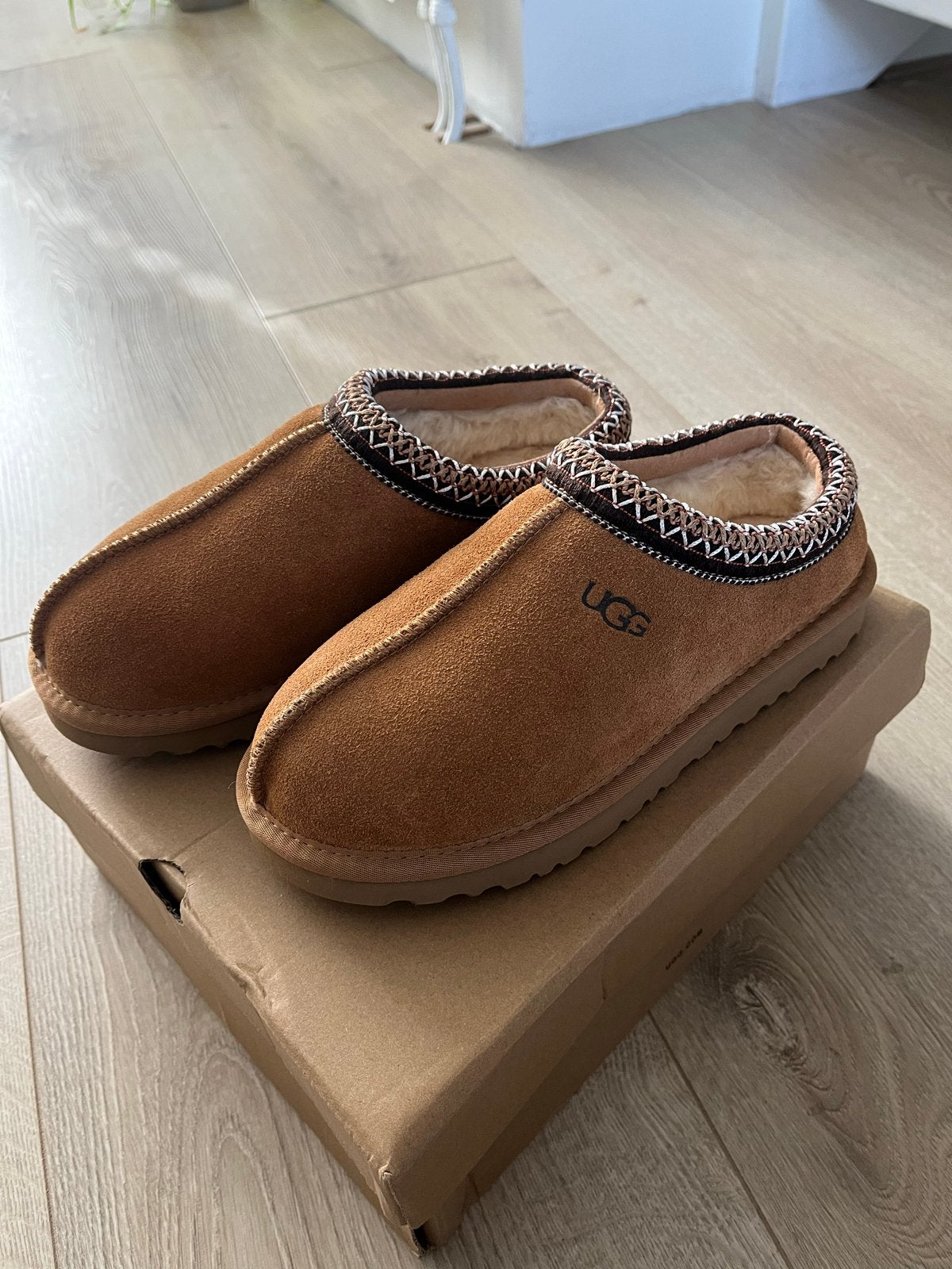 Nieuwe UGG Pantoffels Maat 38, Ophalen of Verzenden, Nieuw, Bruin, Pantoffels of Sloffen